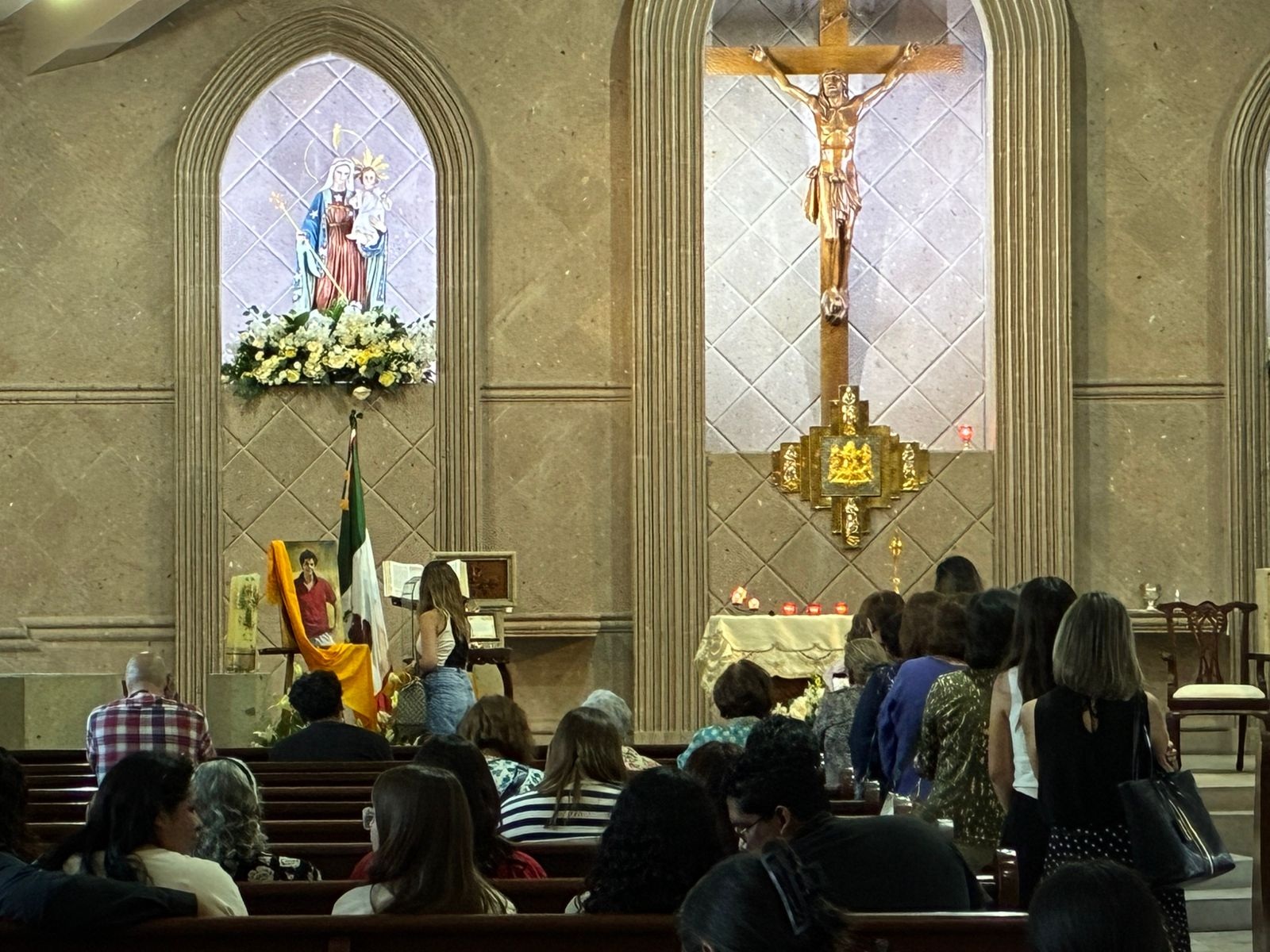 Llegan reliquias del “influencer de Dios”