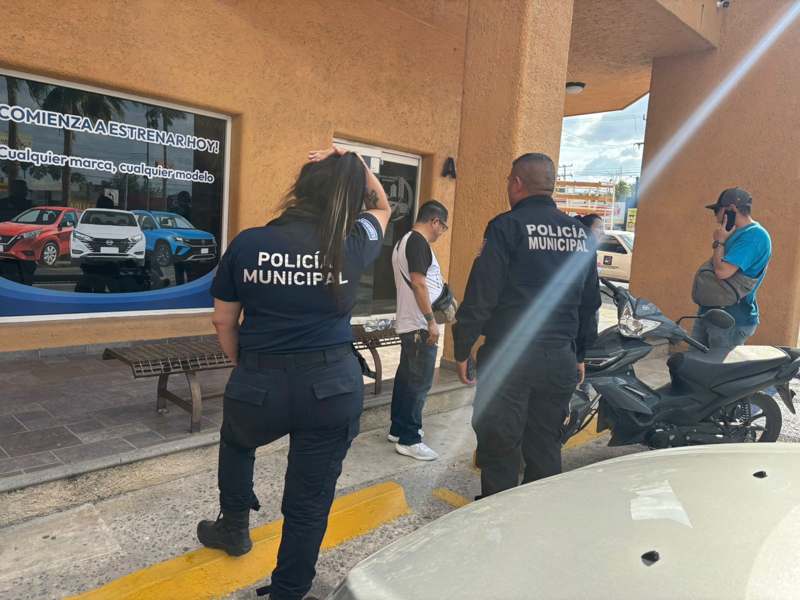 Moviliza a Policía estafa con autos