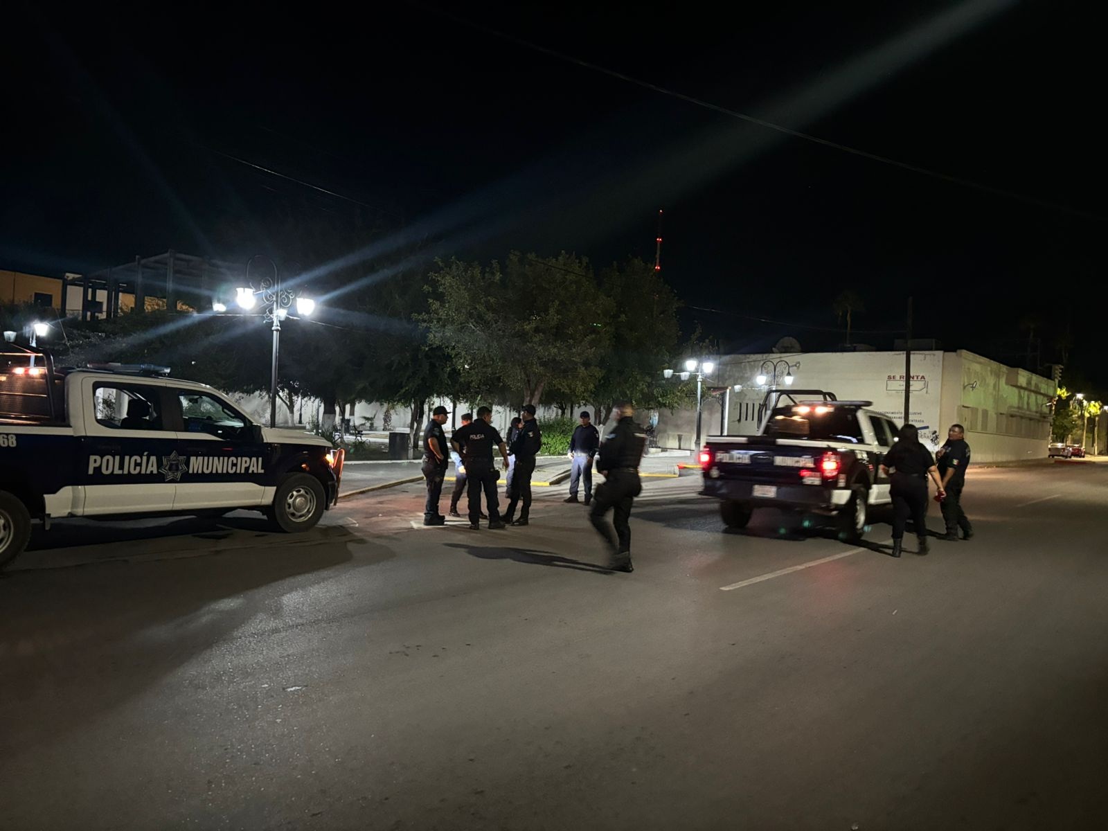 Arma escena mujer a policía municipal