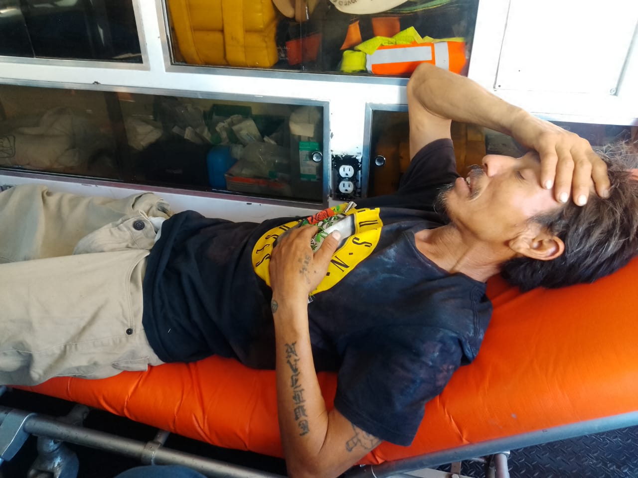 Encuentra a esposa en brazos de otro