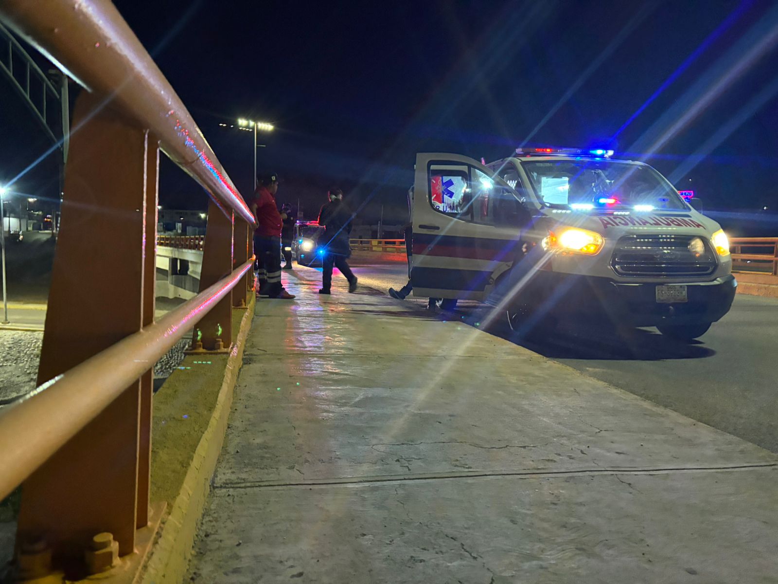 Intenta saltar de puente agobiada por depresión