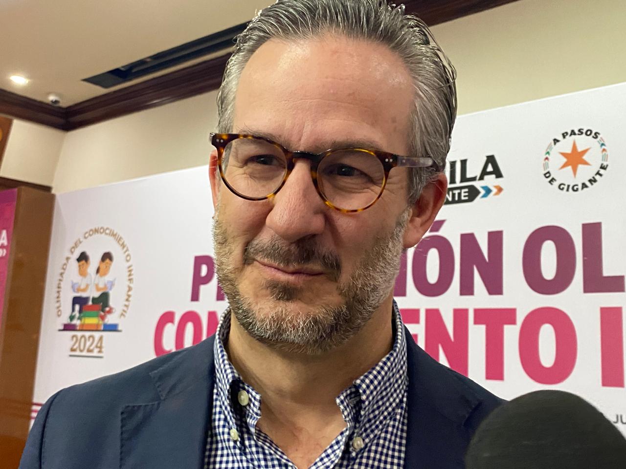 Consultan a maestros en todo el estado