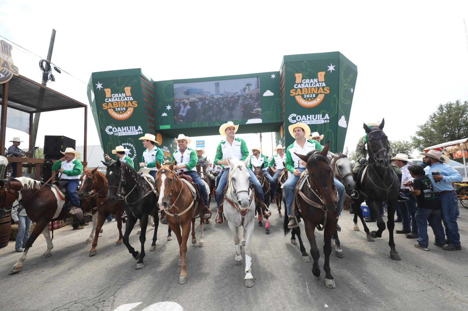 DESTACA GRANDEZA DE CABALGATA DE SABINAS