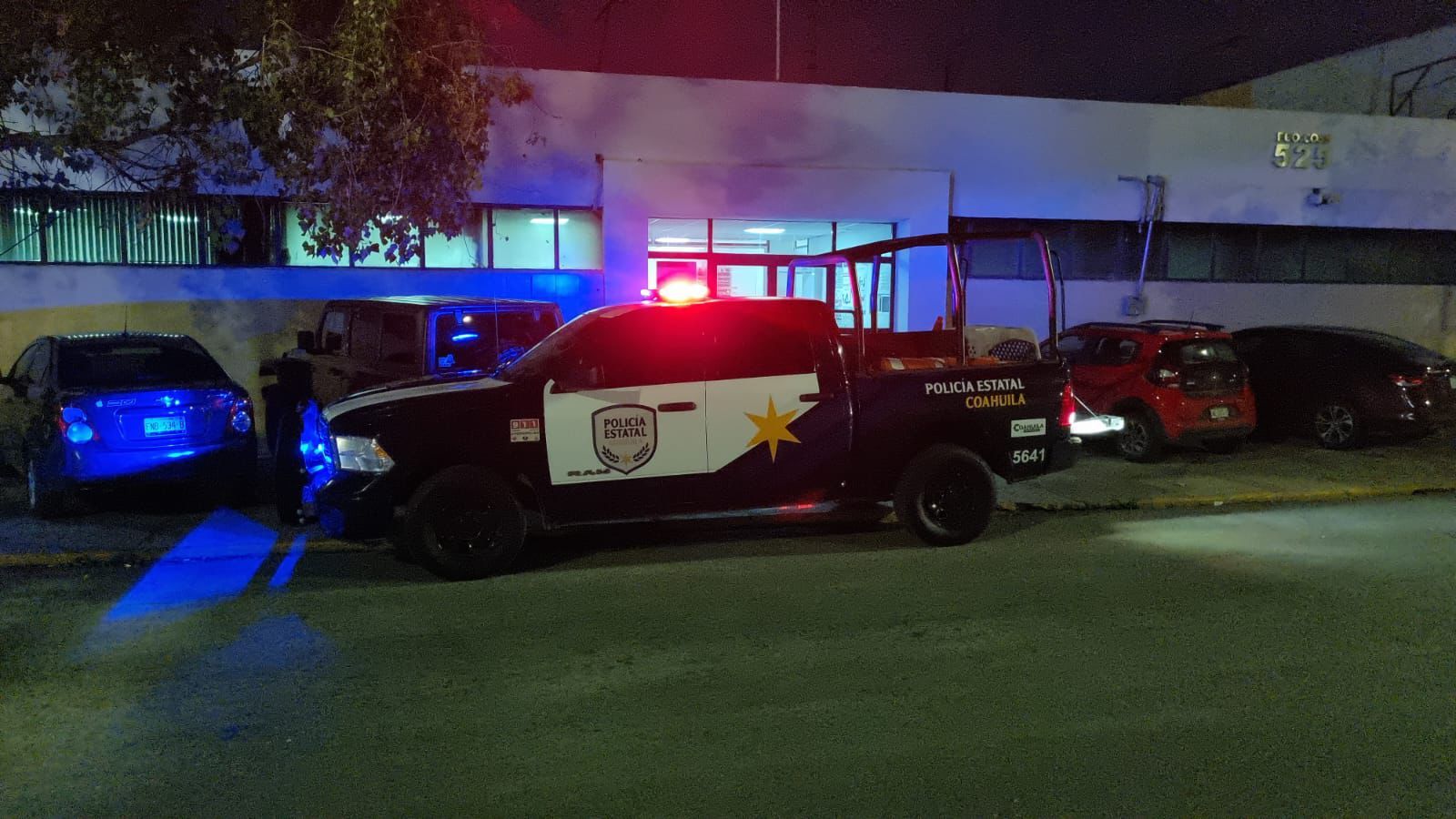 Rescata GN 100 migrantes; estaban en la caja de tráiler