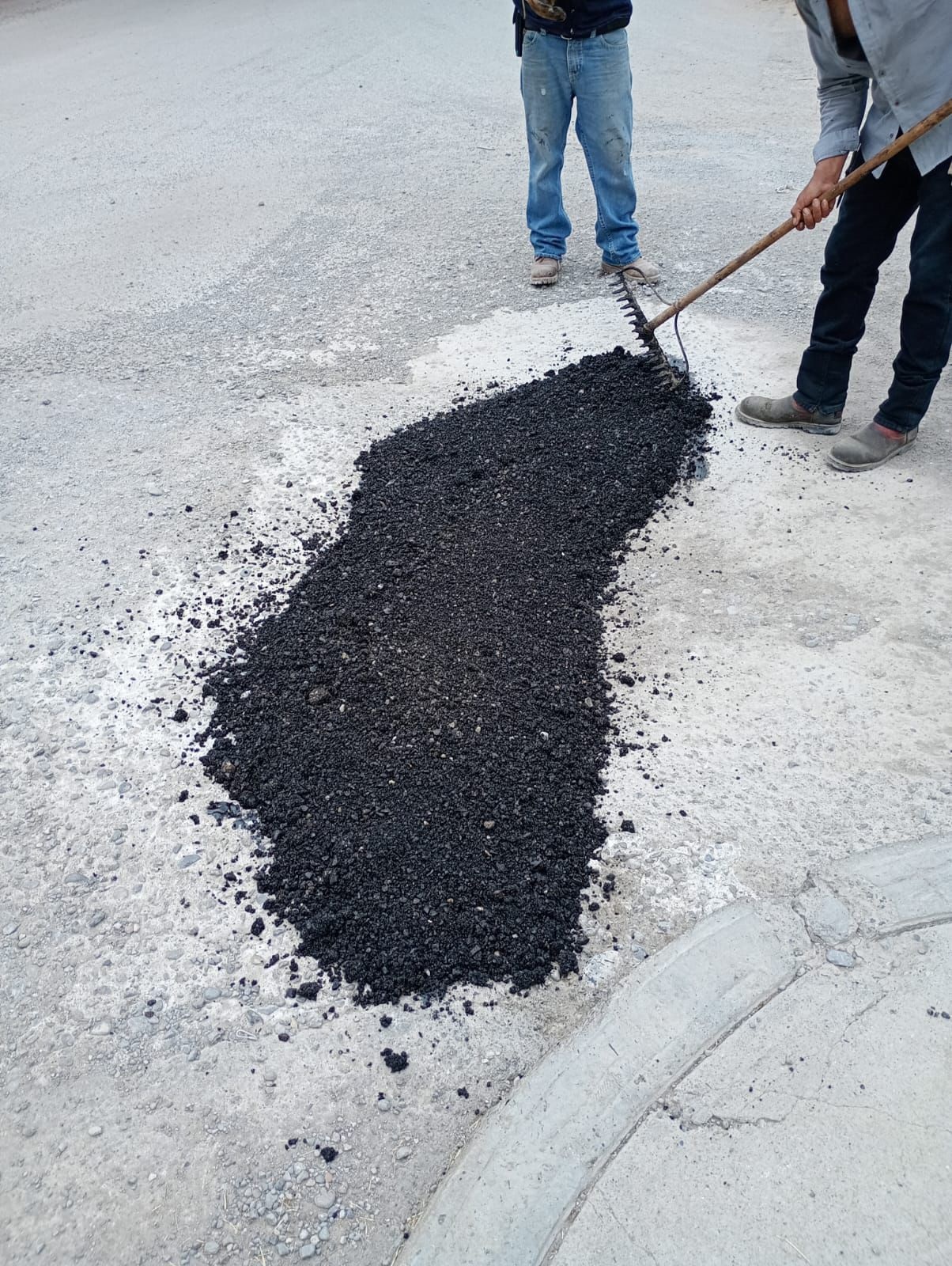 Intensifica Múzquiz campaña de bacheo
