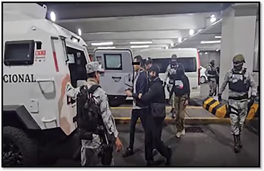 Capturan en AICM a operador del CJNG