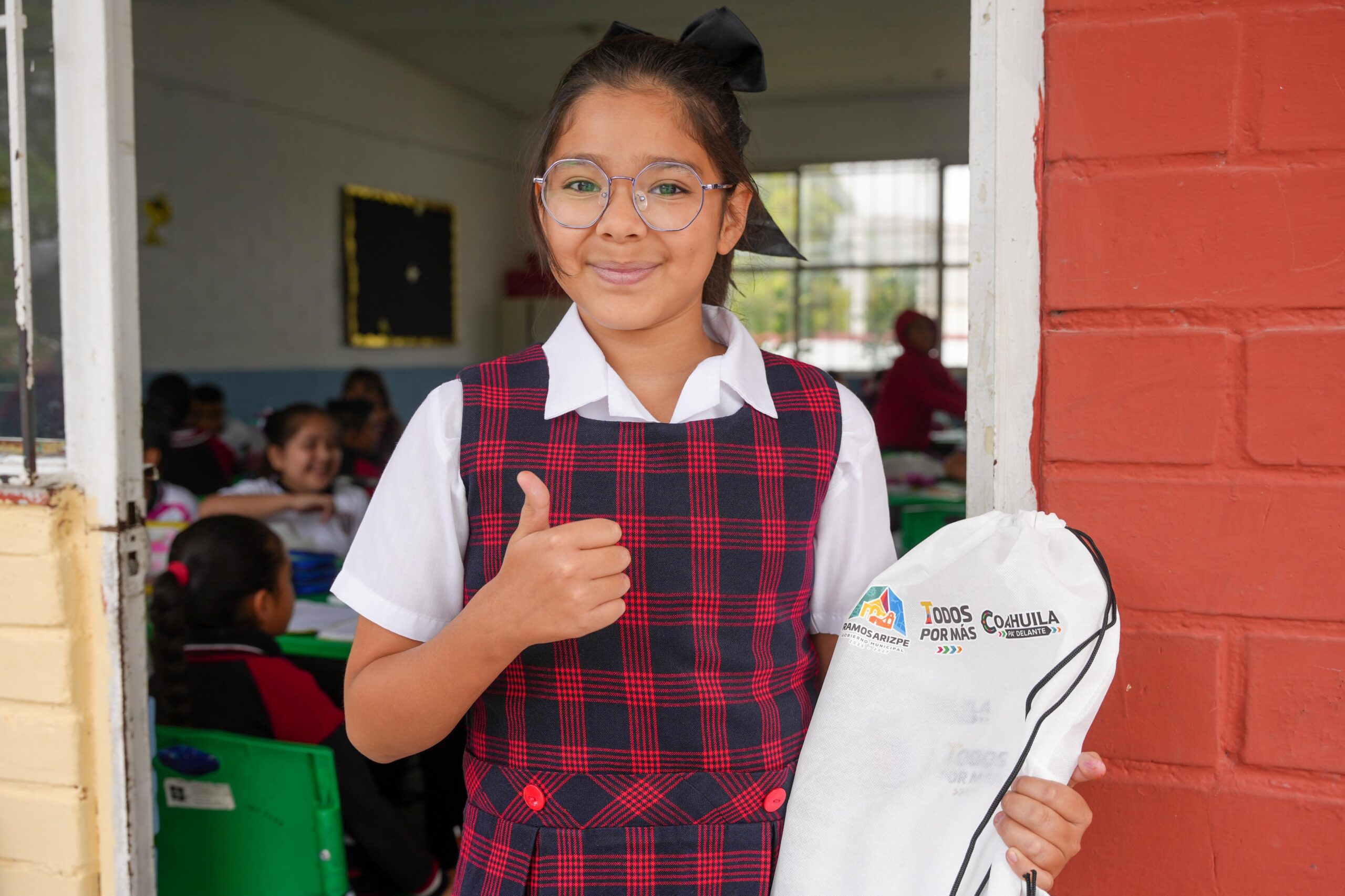 Agradece comunidad estudiantil entrega de paquetes escolares