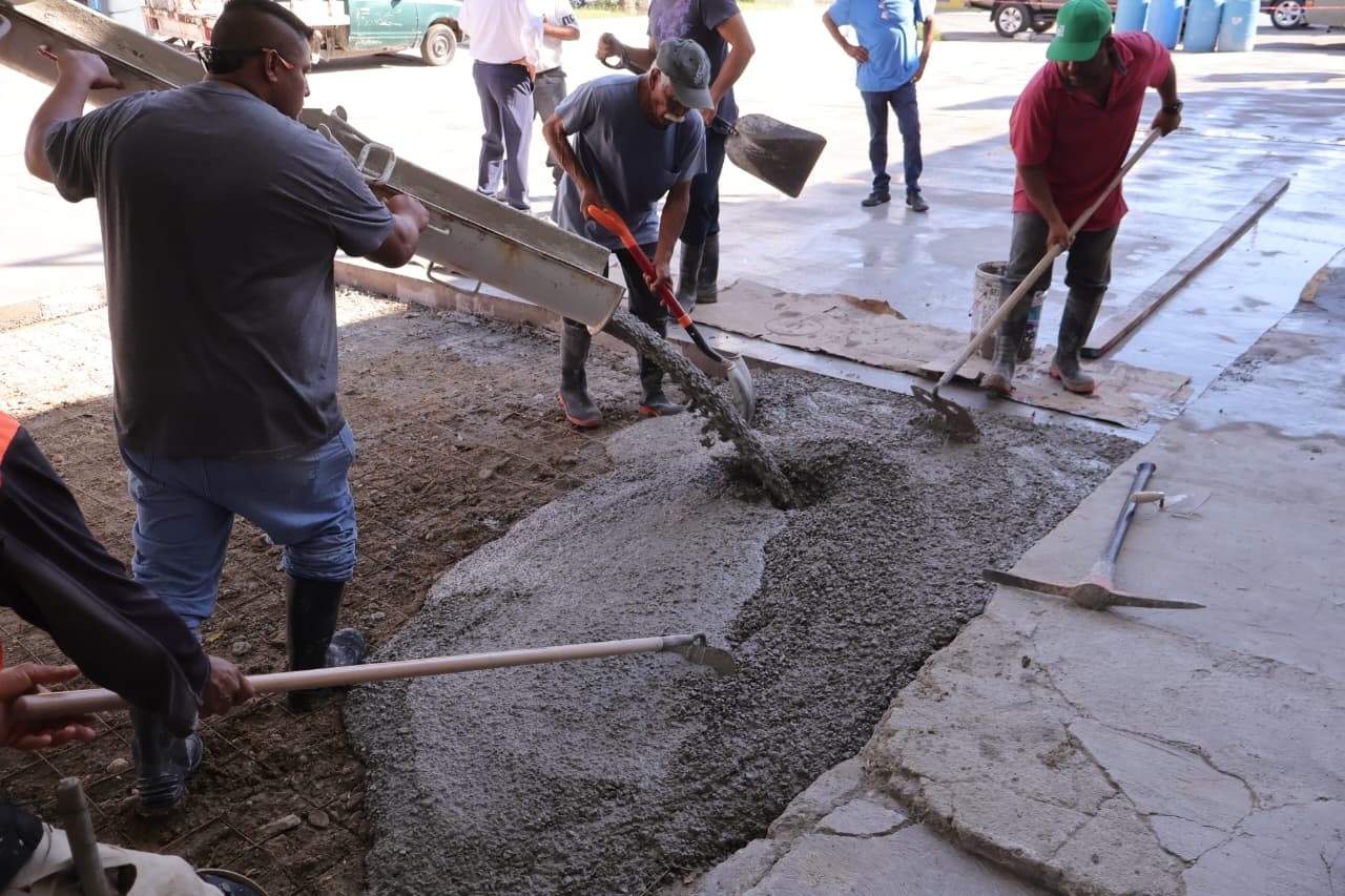 Supervisa Ríos obras de pavimentación en Rosita