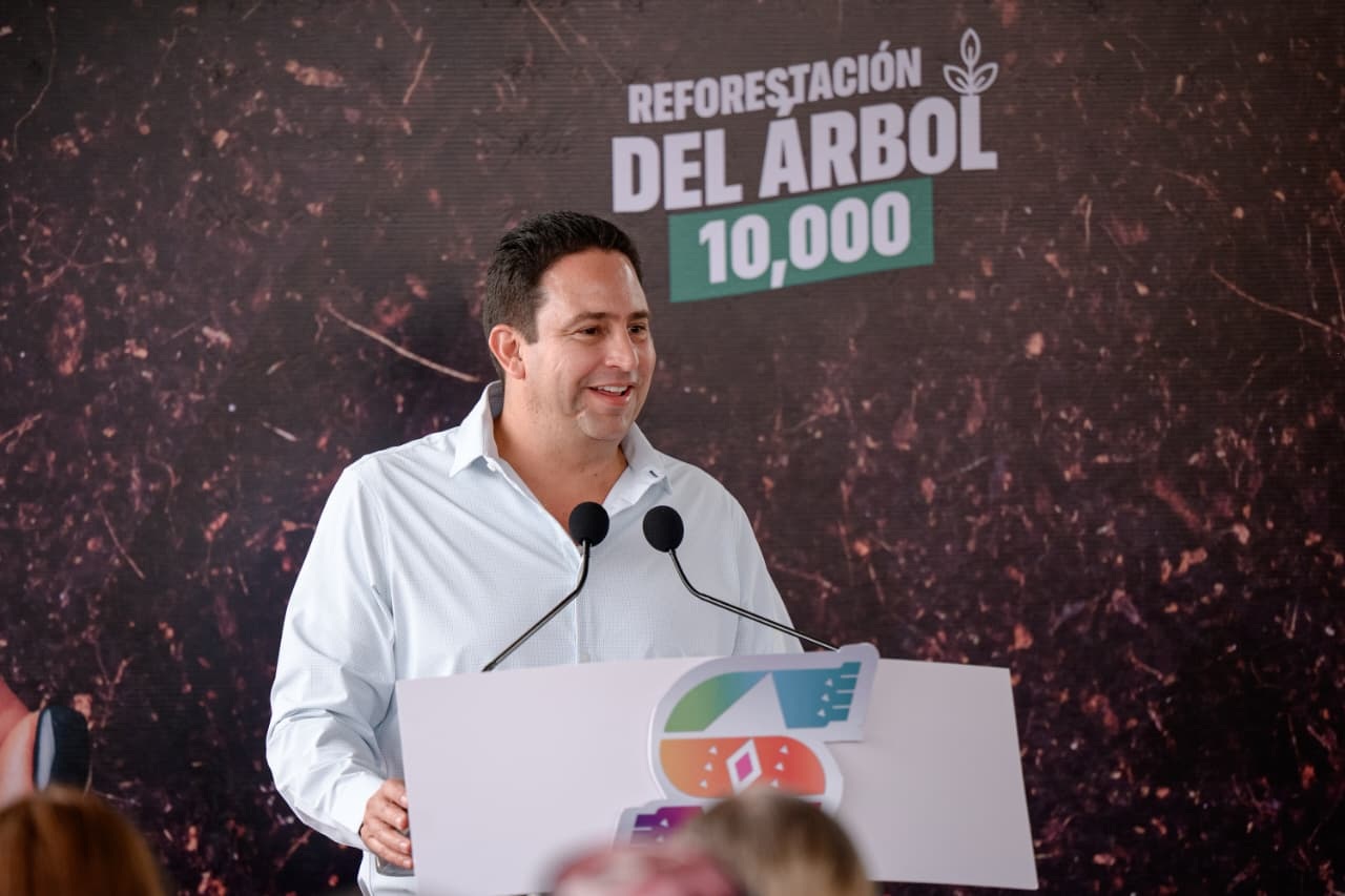 Reforestación histórica planta Díaz árbol 10 mil