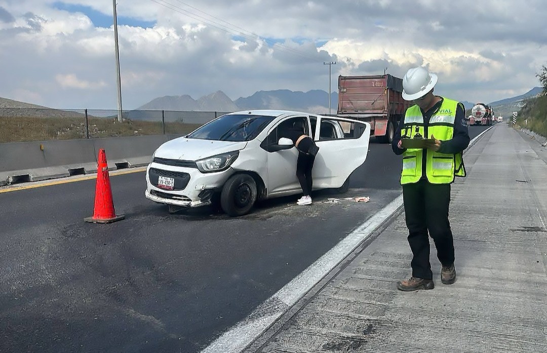 Choque en autopista deja 4 lesionados