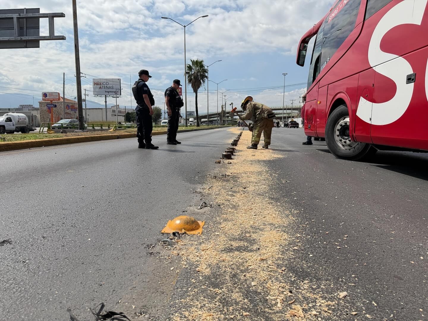 Arde automóvil en pleno bulevar