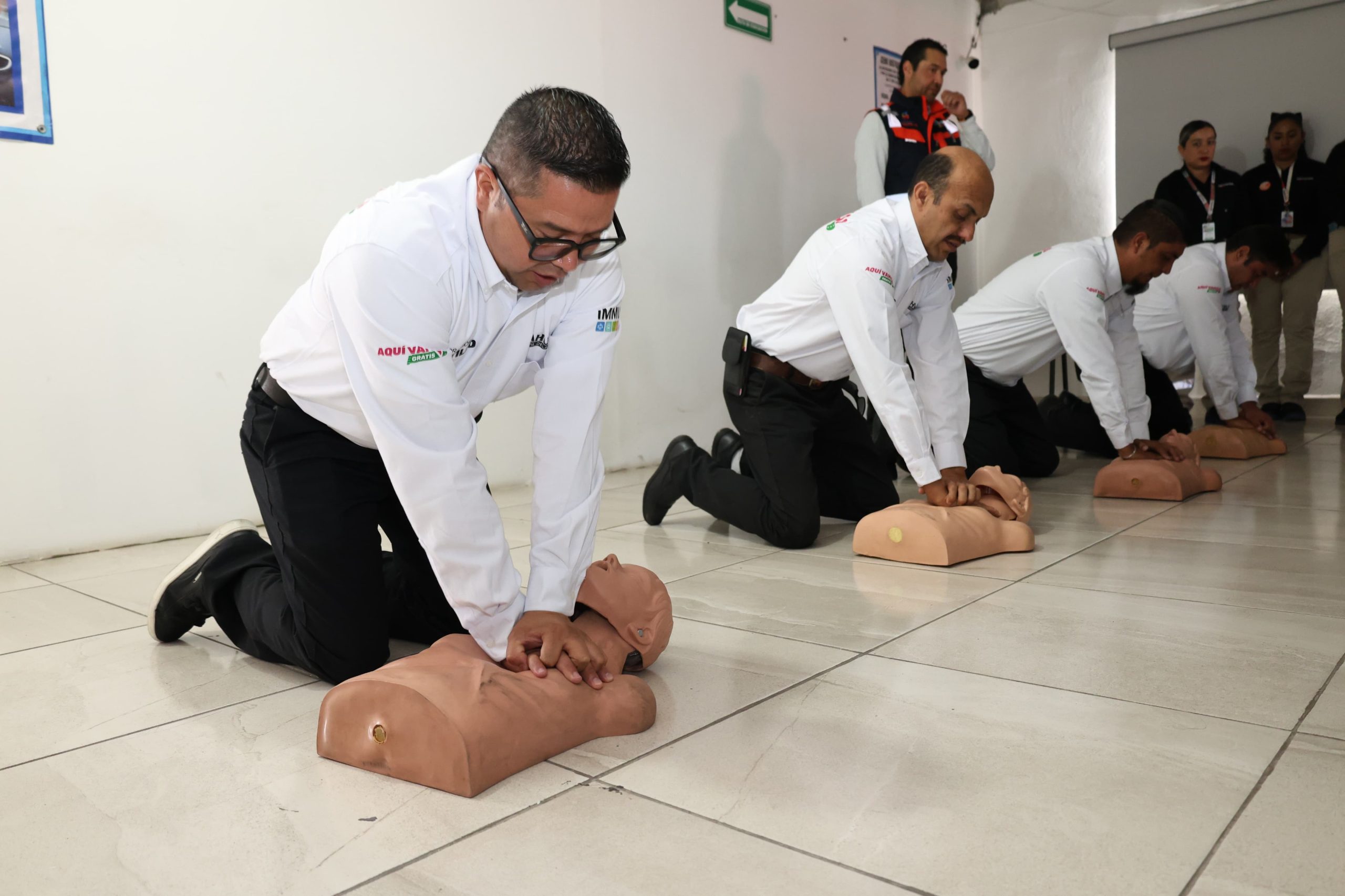Capacitan a operadores de “Aquí Vamos Gratis”
