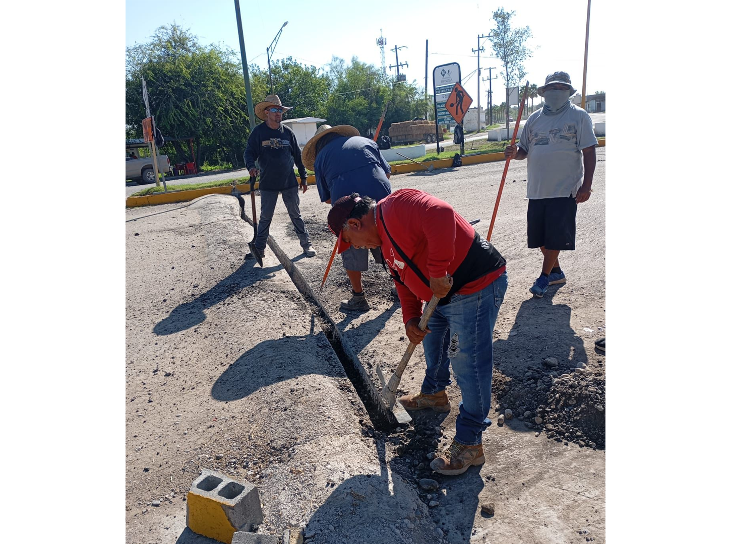 Gobierno Municipal de Múzquiz intensifica campaña de bacheo en cabecera y comunidades