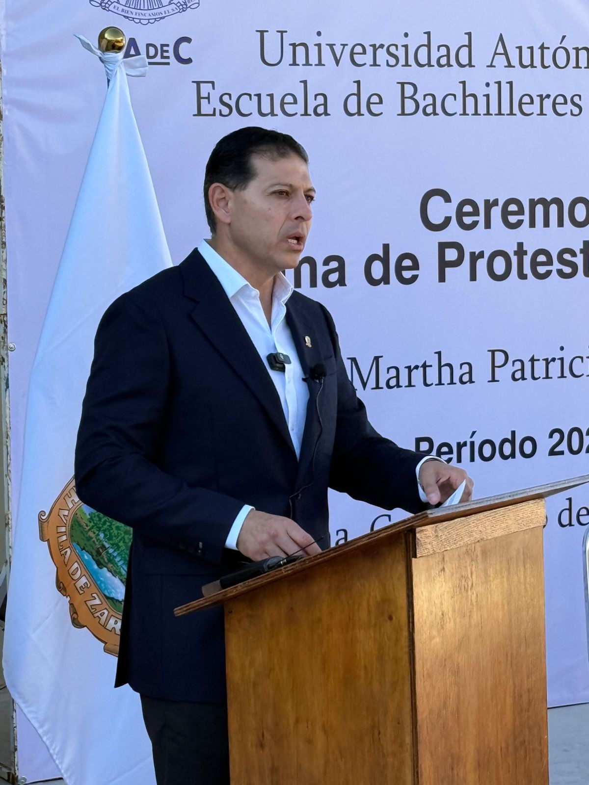 Toma protesta rector a directora de Bachilleres