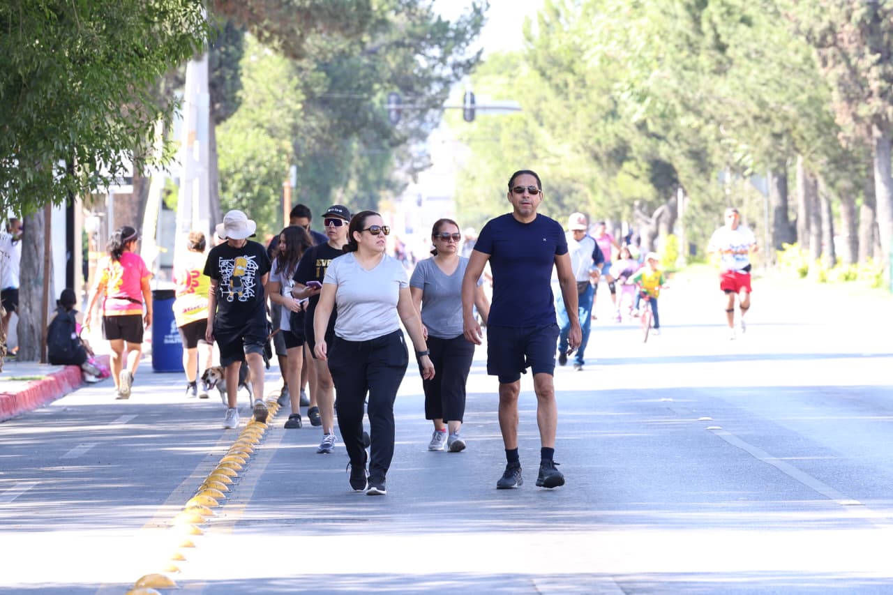 Familias conviven y se ejercitan en la Ruta Recreativa