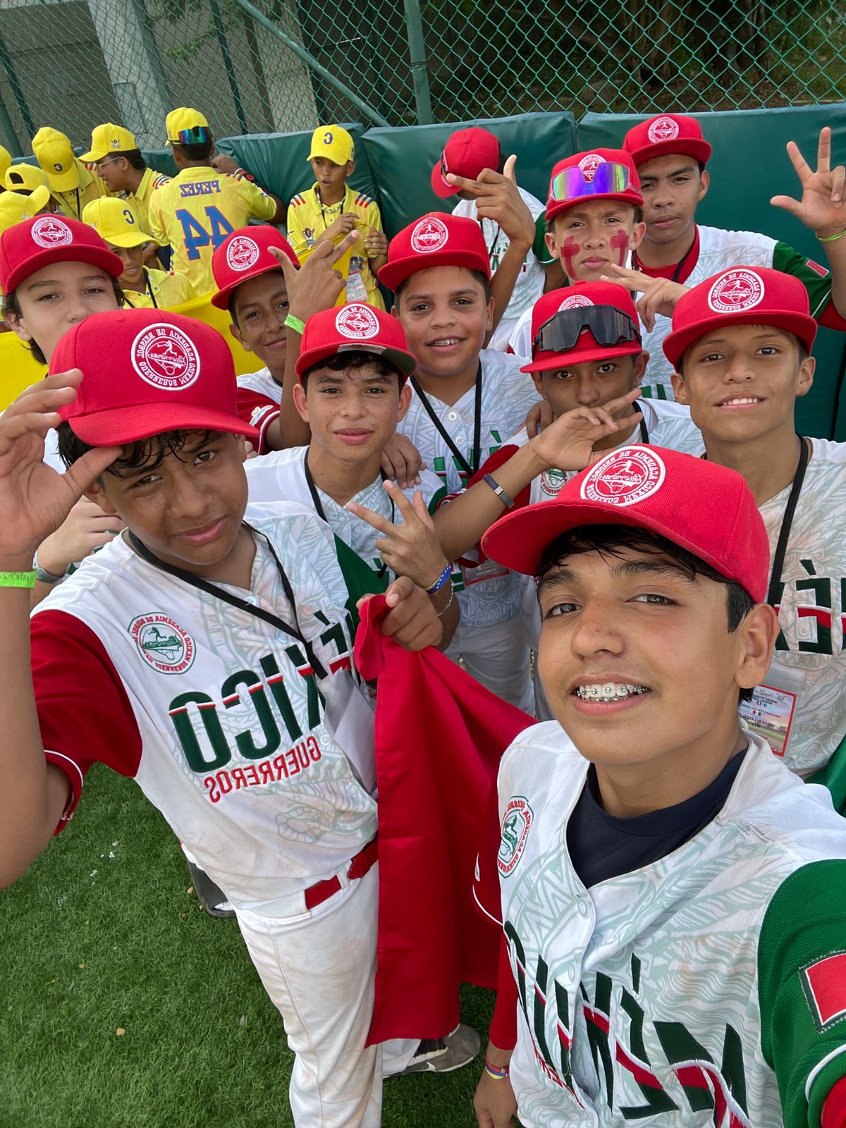 José Armando de León Cabrales: Una joven promesa del béisbol en Coahuila.
