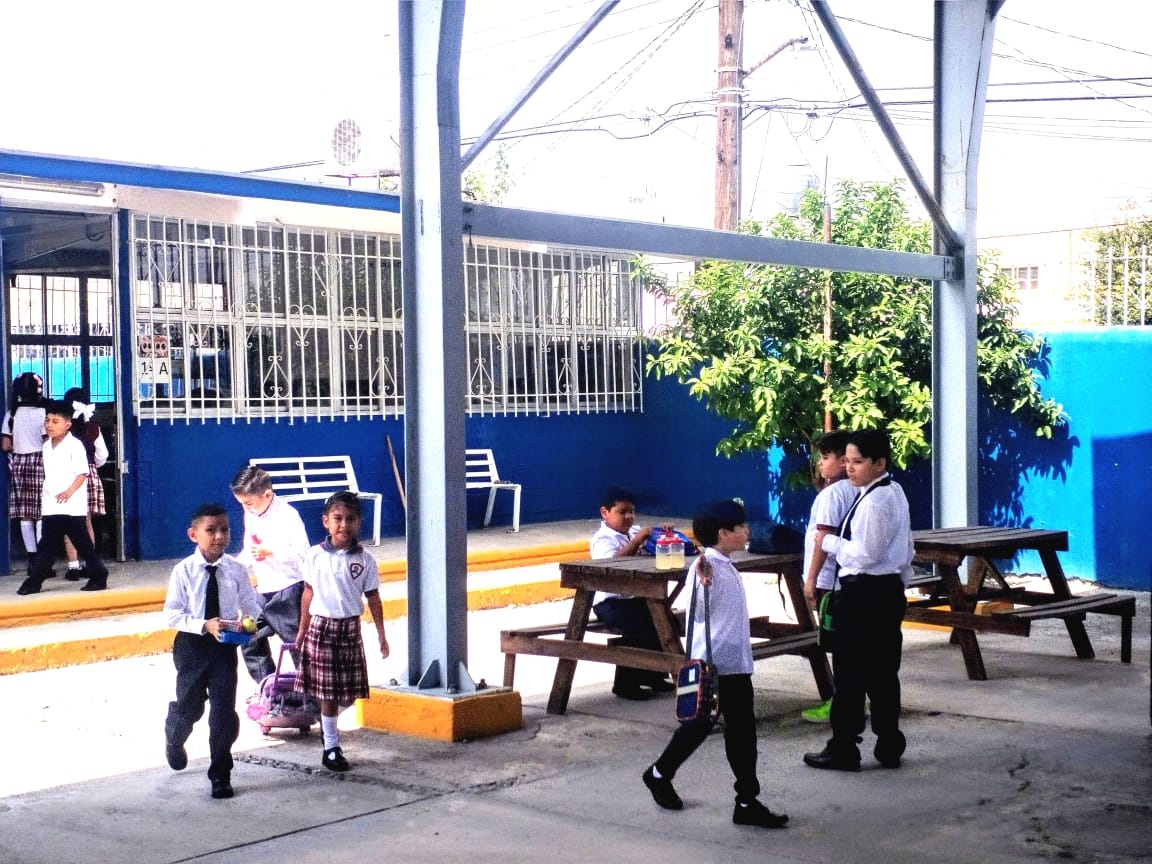 Emoción que desborda: en primer día de clases
