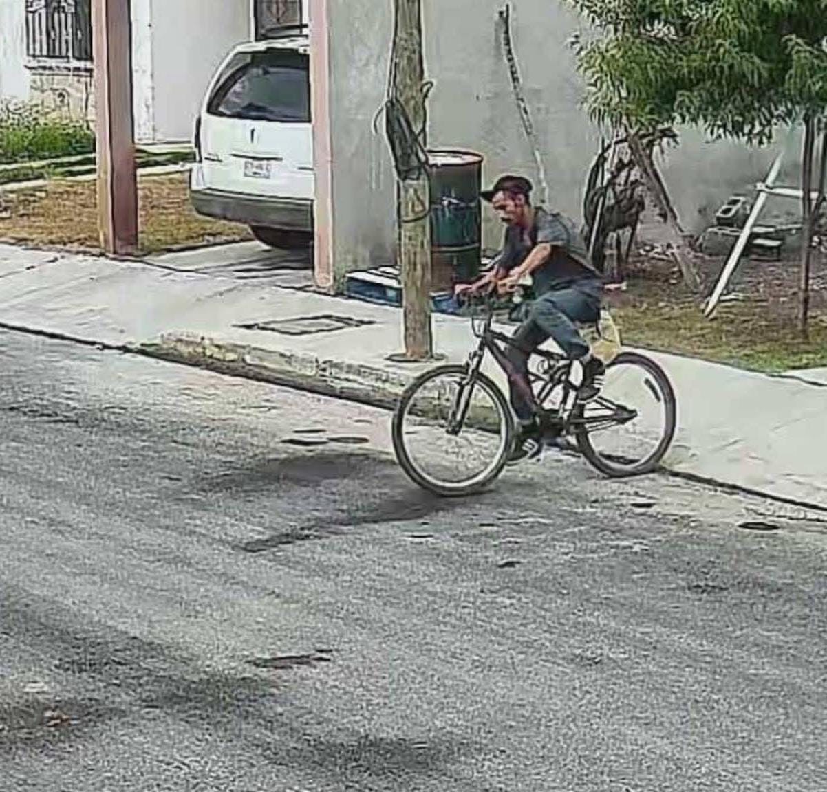 Llegó a pie y salió con bici