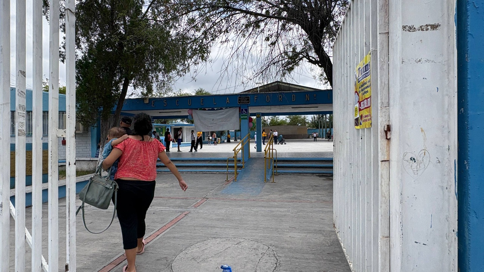 Adelantan la salida en escuela por garrapatas