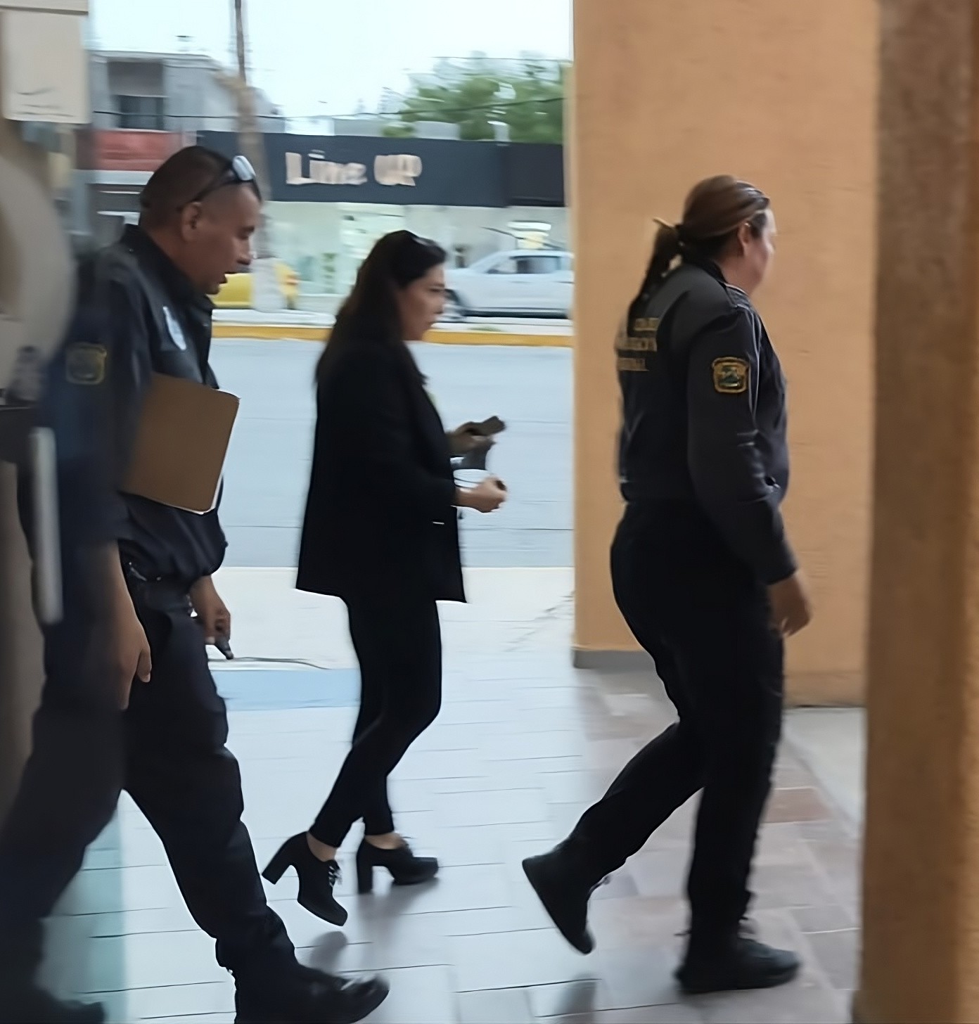 Detiene la FGE a cuatro empleados de financiera