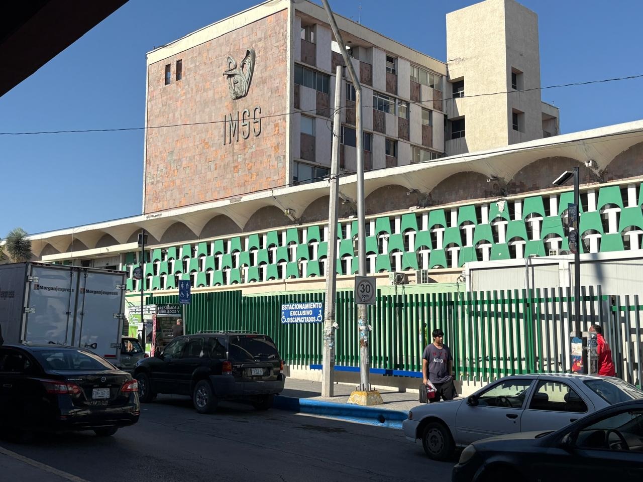 Claman atención para bebé nacido en Clínica 7