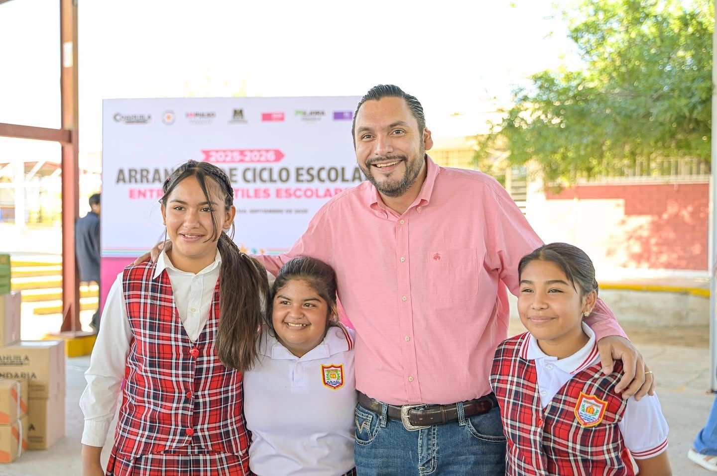 Reafirma Carlos compromiso con la educación de Monclova