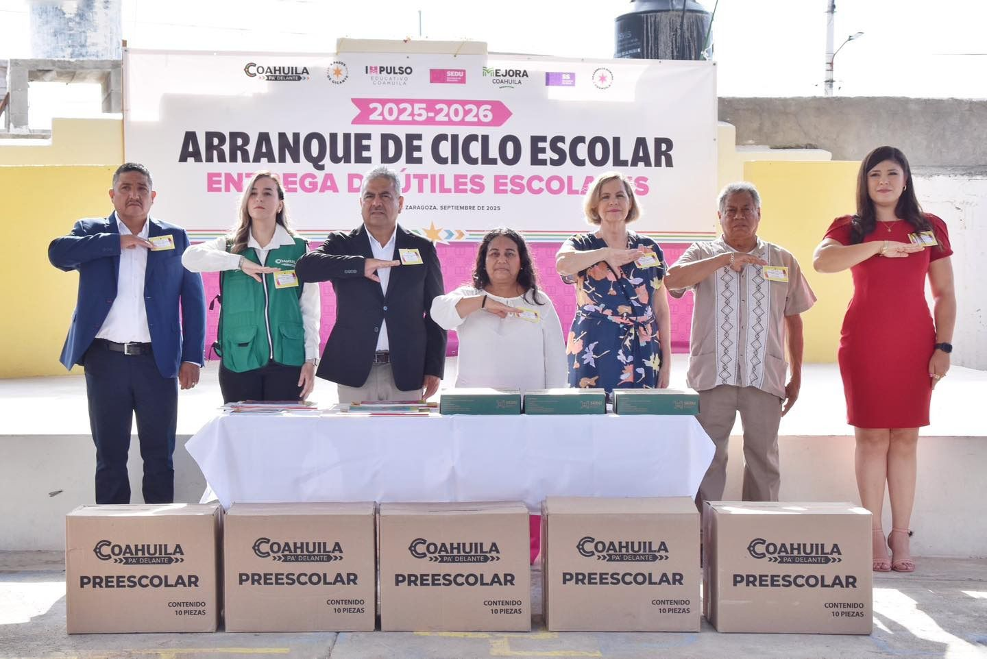 REFRENDA VÍCTOR LEIJA SU COMPROMISO CON LA EDUCACIÓN