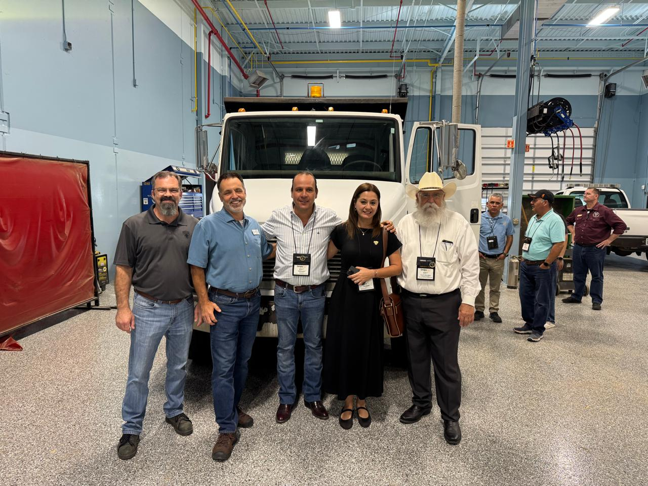 Recibe Parras donativos de la ciudad hermana Grapevine