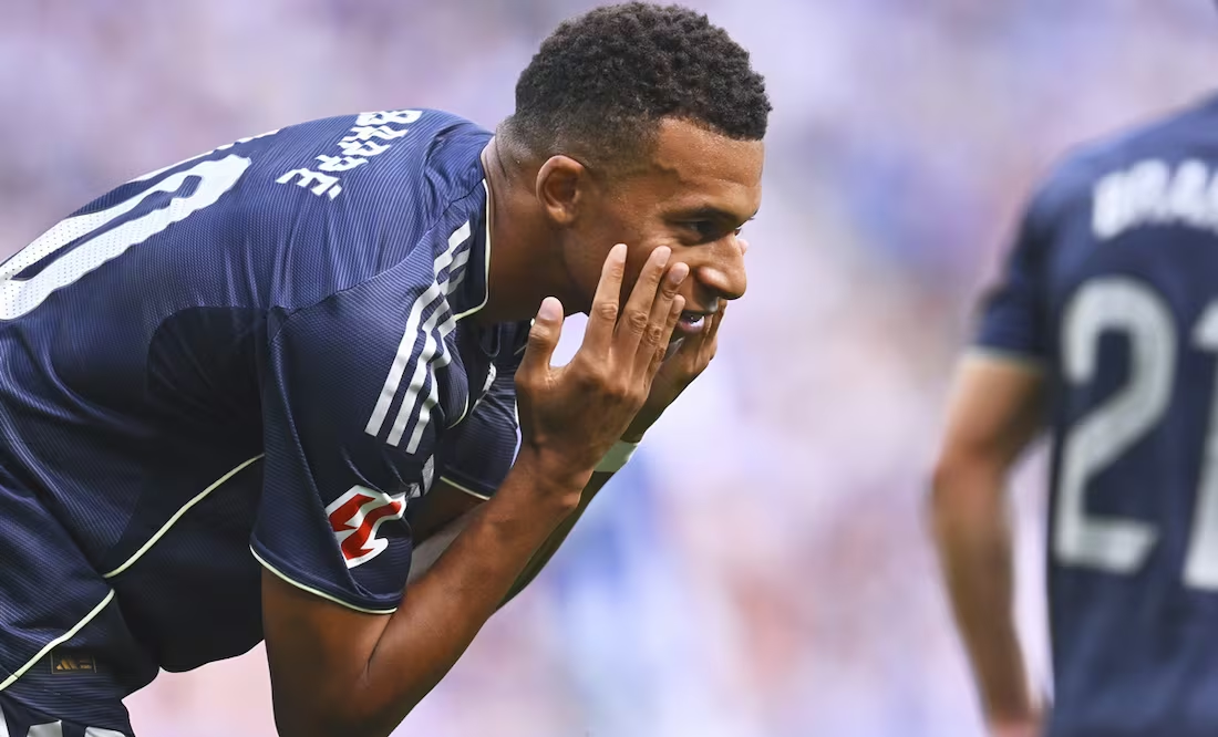 Kylian Mbappé lidera en la victoria del Real Madrid; reconoce que el equipo sufrió, tras quedarse con diez jugadores