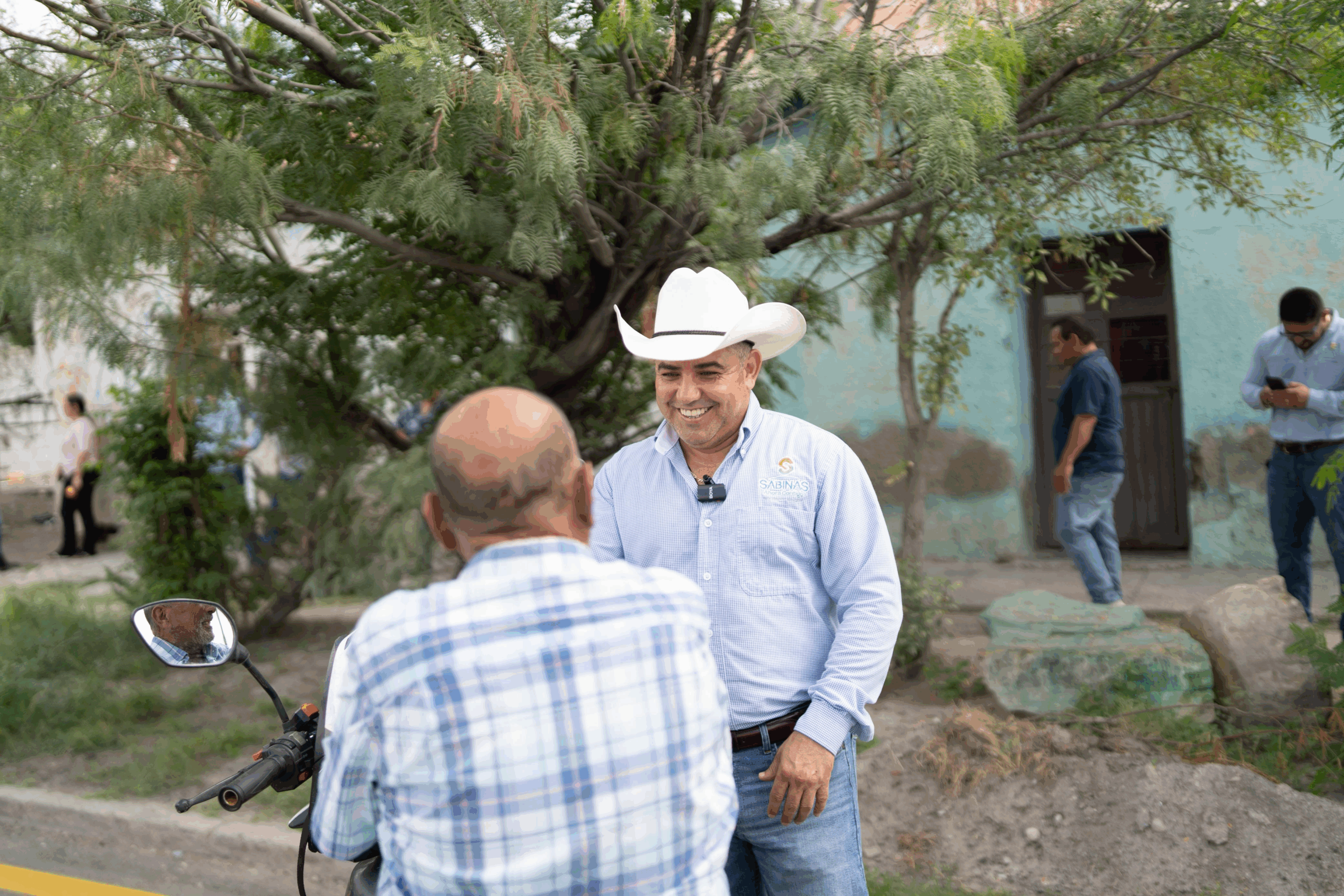 ENTREGA EL ALCALDE CHANO DÍAZ OBRAS DE RECARPETEO EN LA COLONIA SARABIA