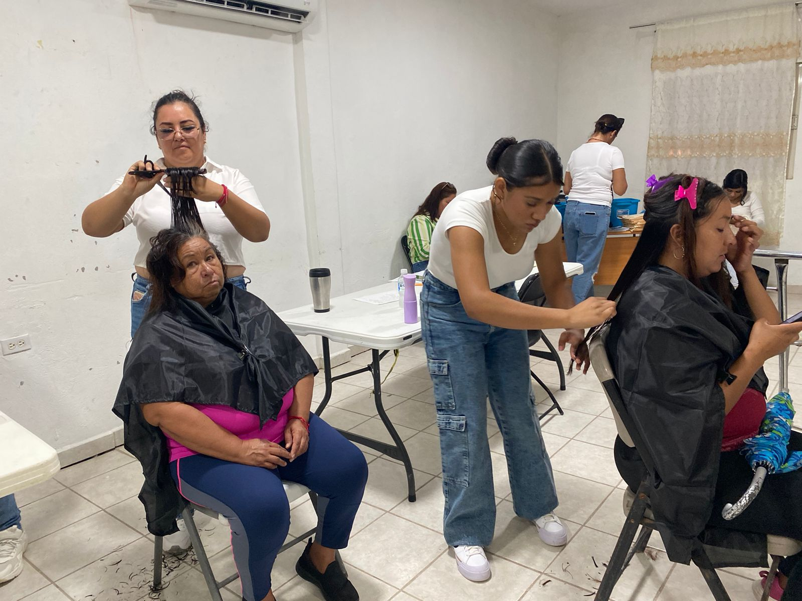 Éxito en jornada de corte de cabello gratuito en Chulavista y Laguna del Rey.