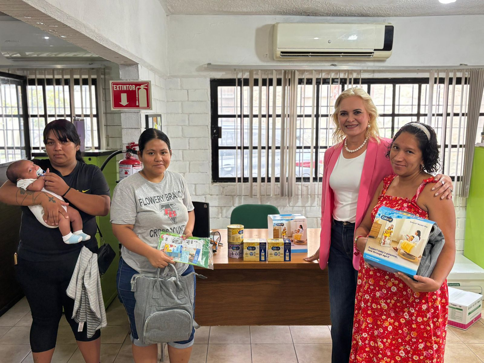 Con acciones solidarias, Gobierno Municipal y DIF Coahuila benefician a mujeres embarazadas