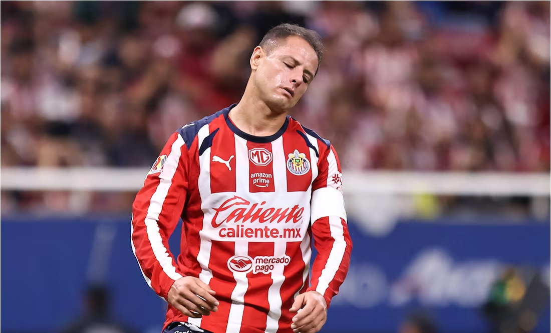 Afición de Chivas exige salida de Chicharito Hernández tras pésima actuación ante Toluca