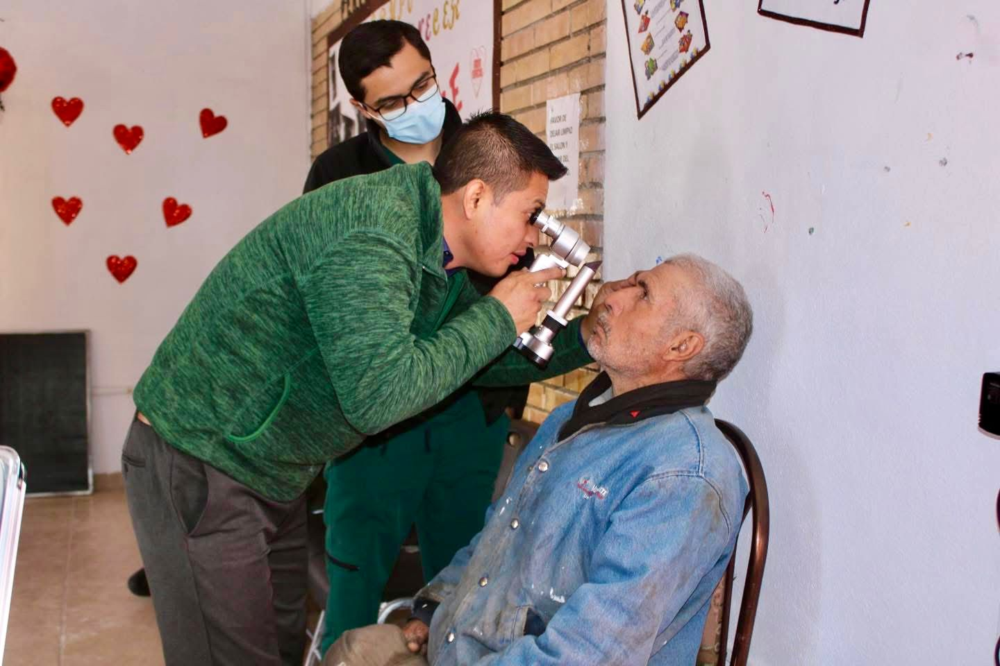 IMPULSA VÍCTOR LEIJA BRIGADA OFTALMOLÓGICA “COAHUILA CON VISIÓN DE FUTURO” EN CUATRO CIÉNEGAS