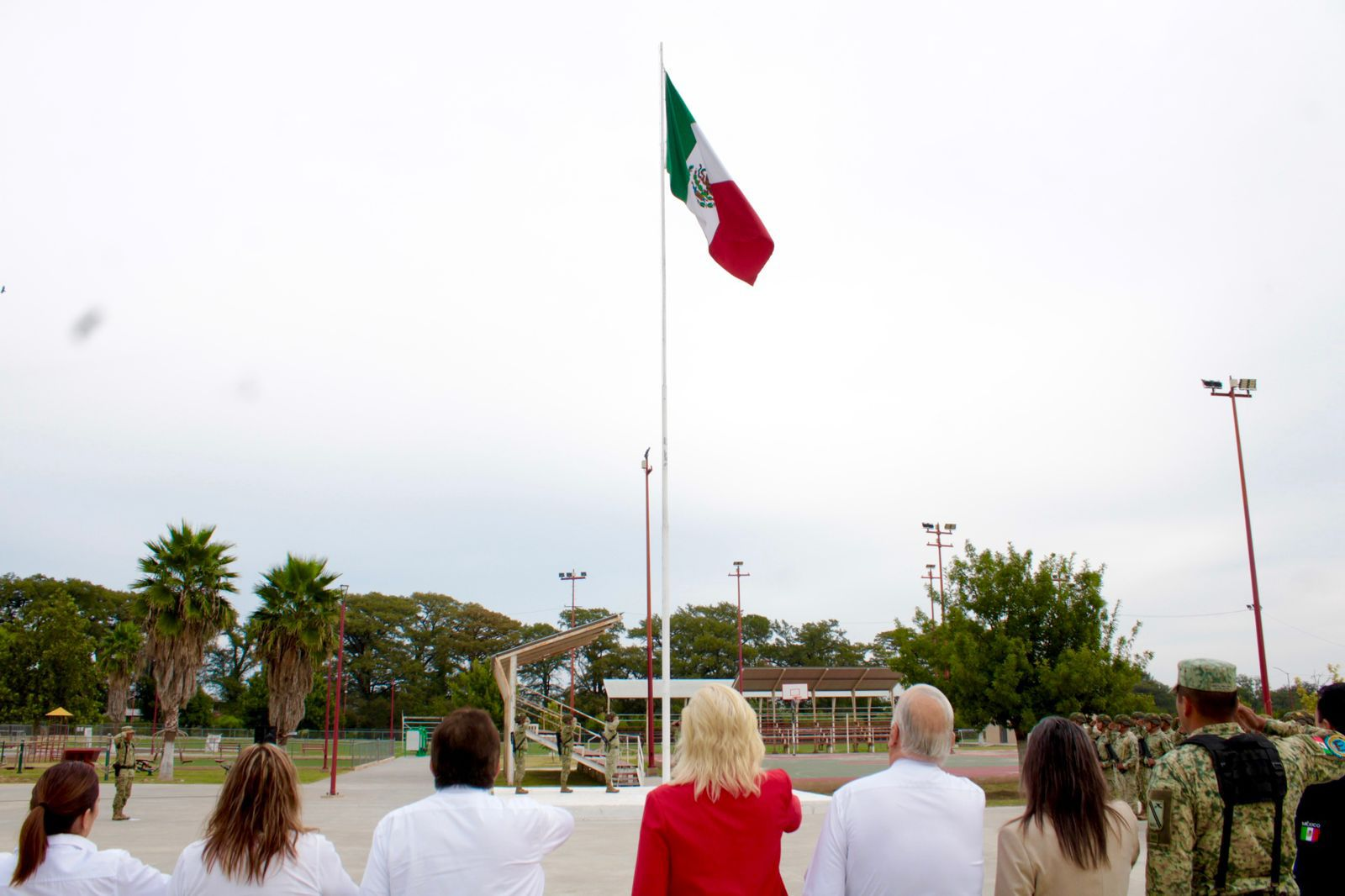 Múzquiz concluye el Mes Patrio con emotiva ceremonia cívica en la Macroplaza