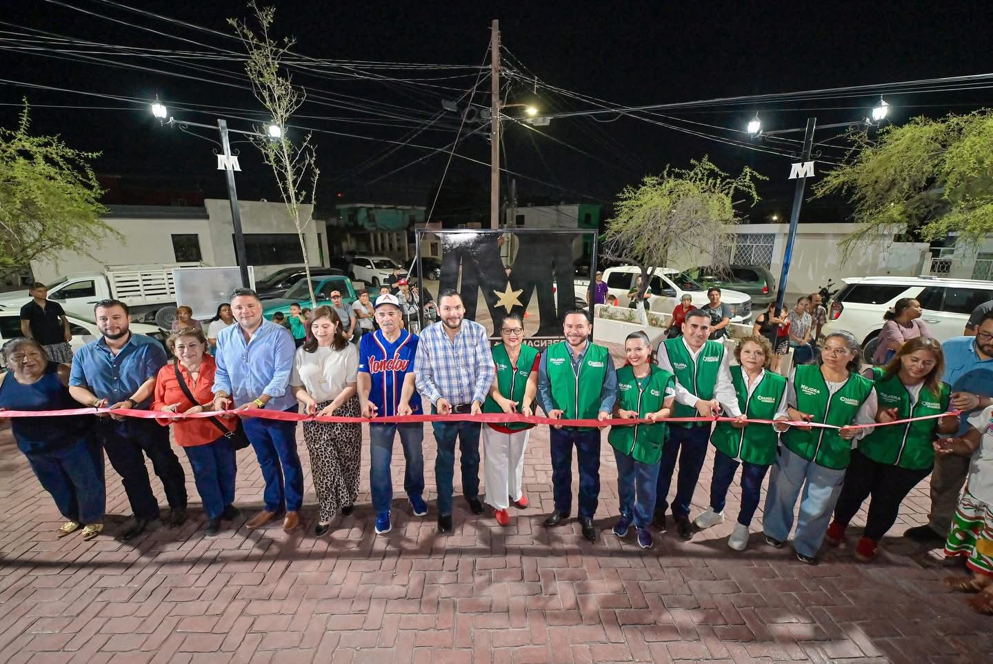 Carlos Villarreal cumple: inaugura Plaza Hundida