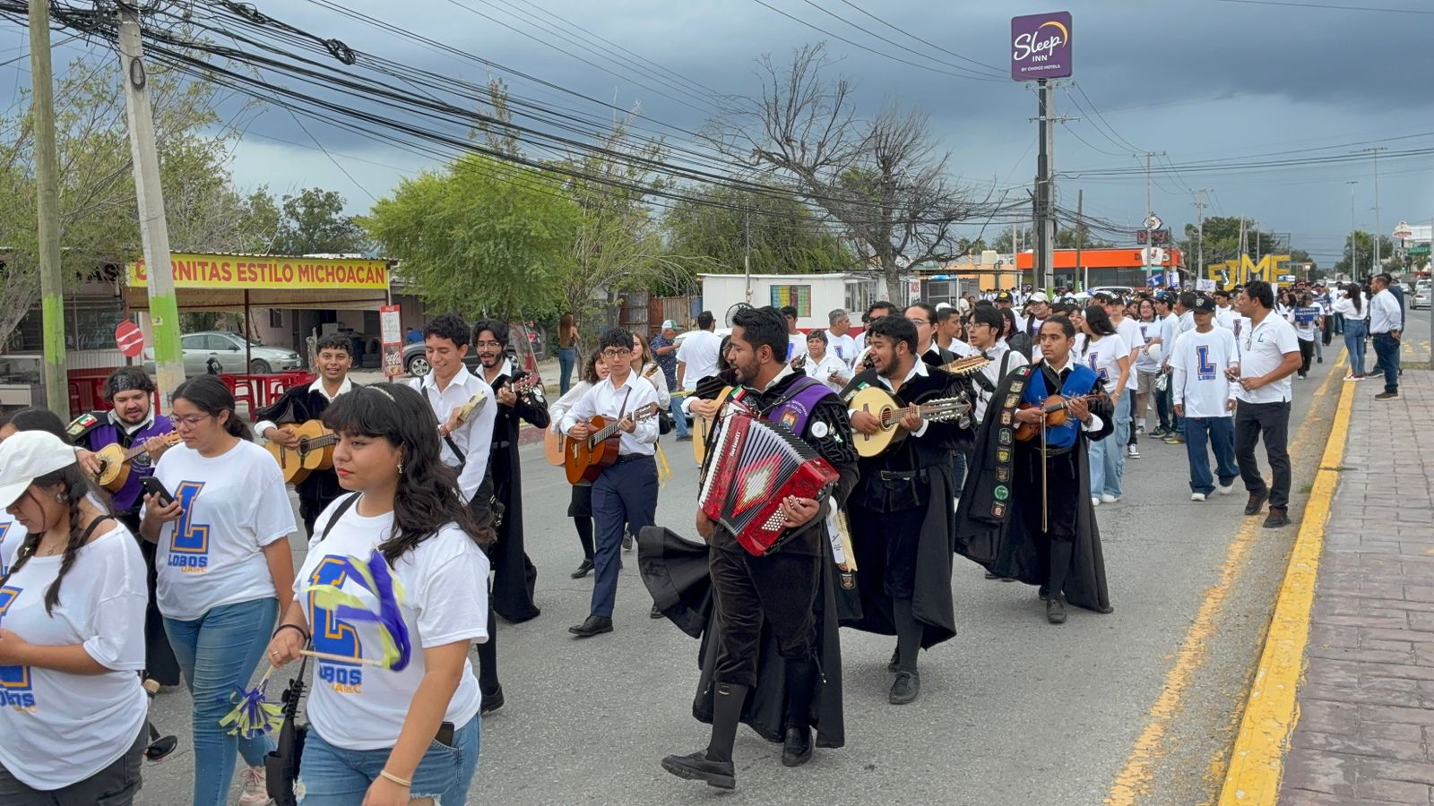 Recibe mil 200 nuevos estudiantes la UAdeC