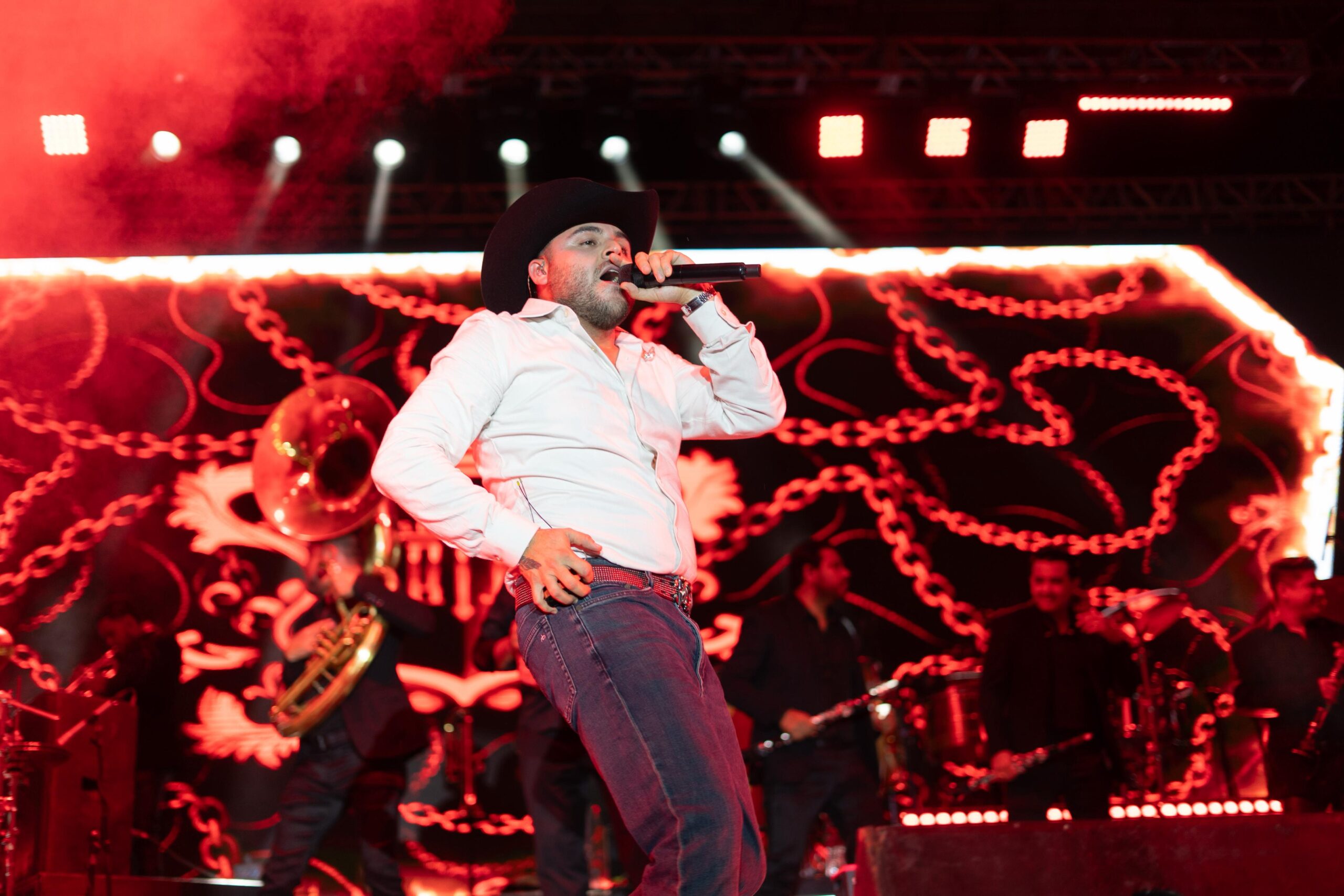 Conquista Gerardo Ortiz en Feriexpo Sabinas 2025