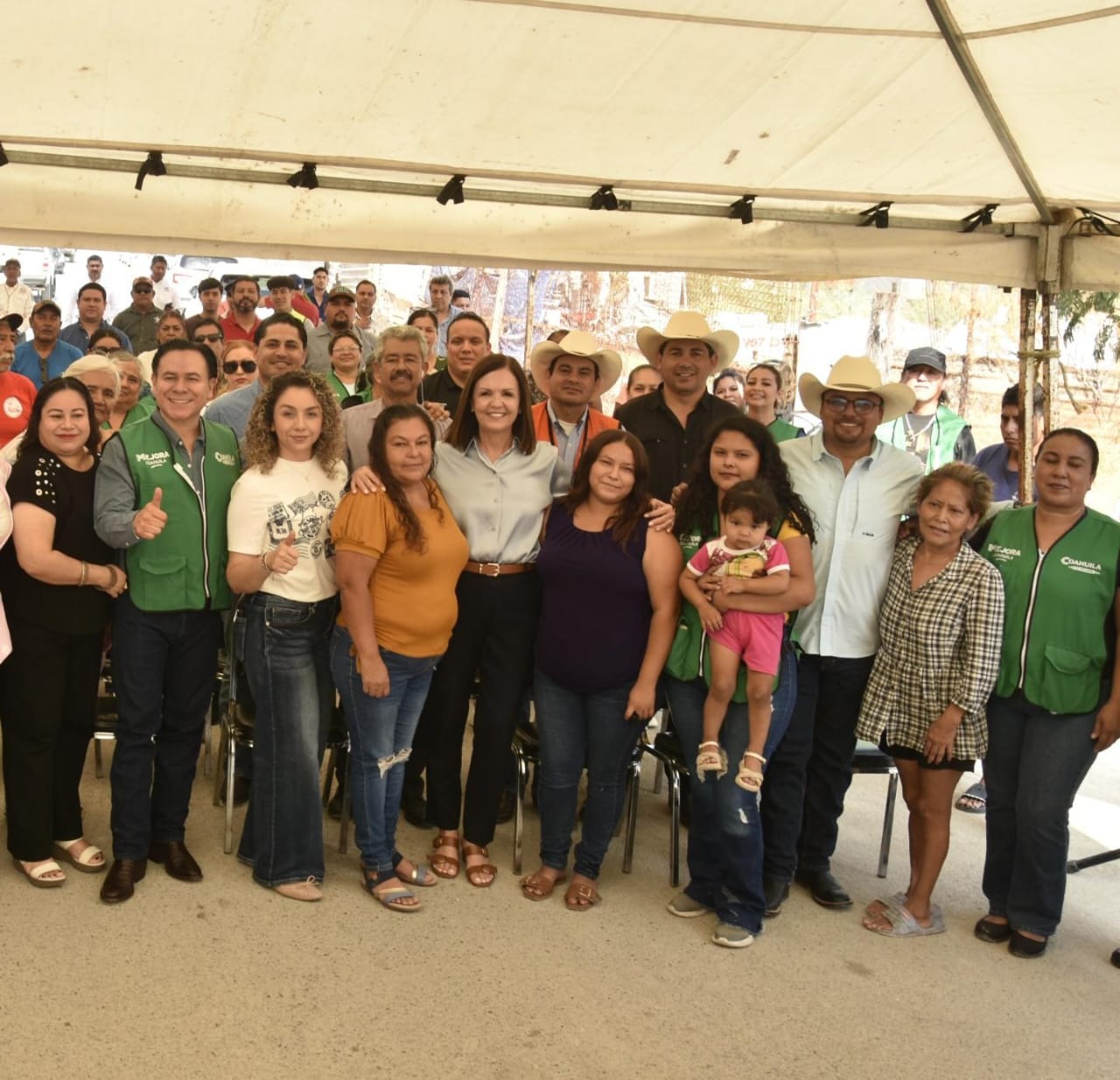 Cumple Sari con vecinos de la Occi