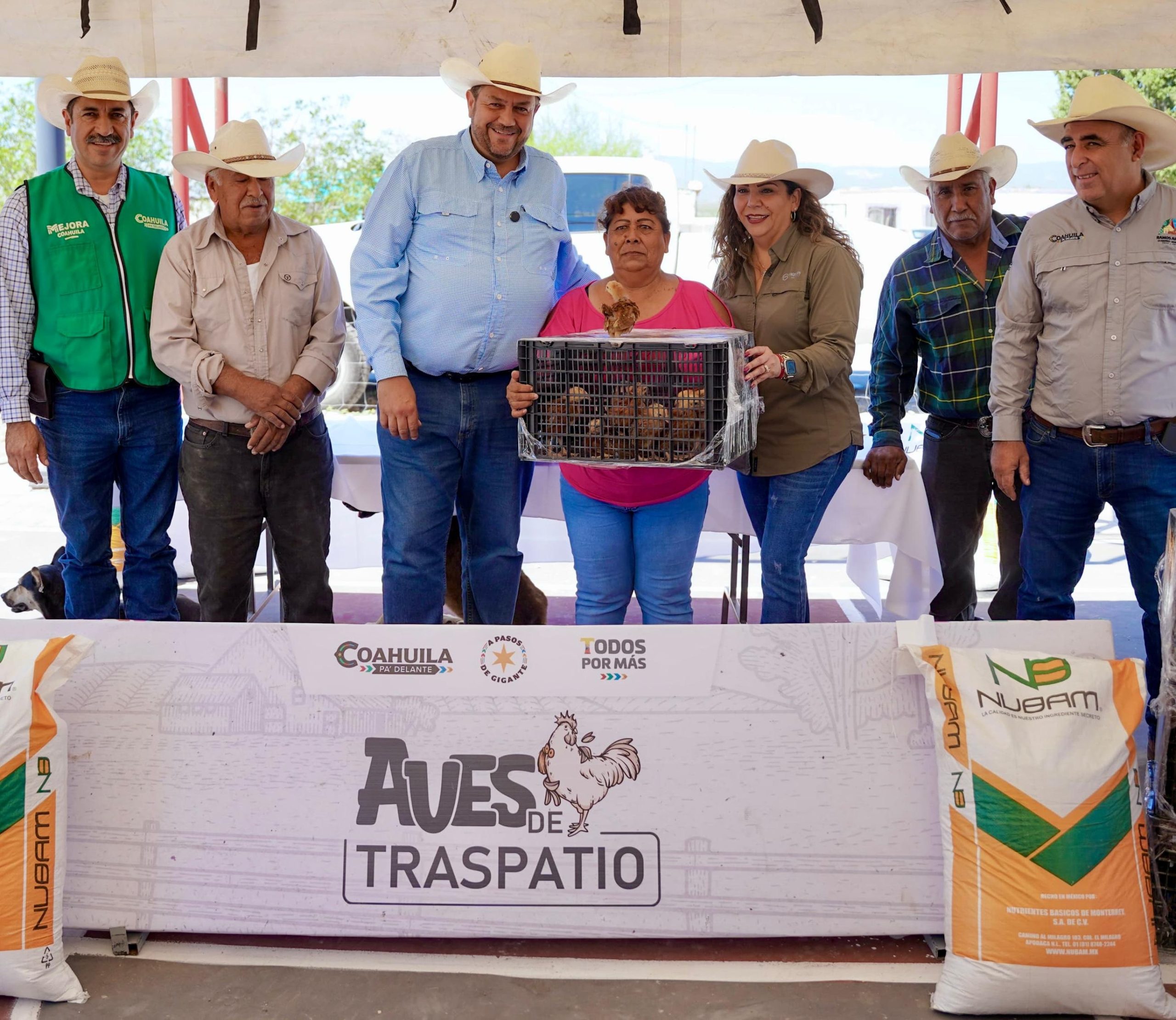 Apoyan con 5 mil aves a familias del campo