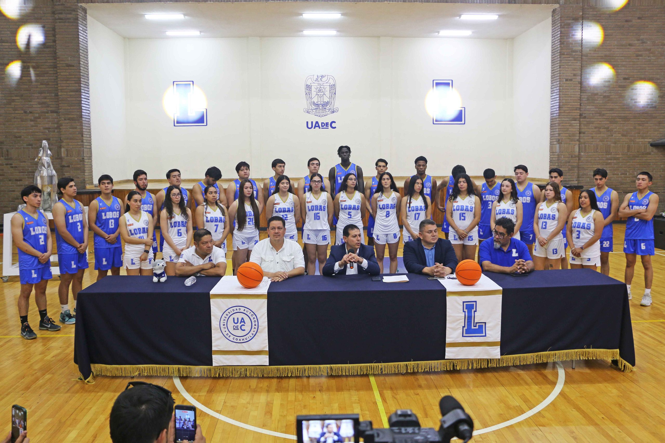 Presenta UAdeC a sus equipos de Baloncesto