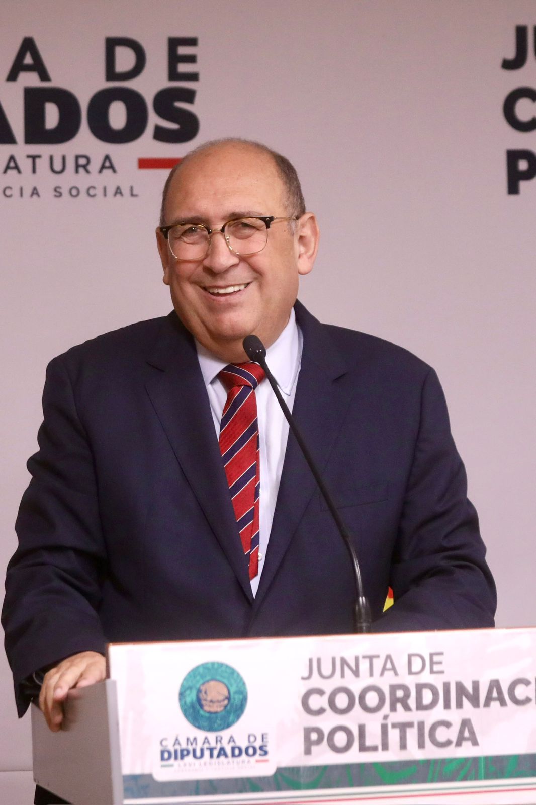 Entrevista al Diputado Federal y Coordinador Parlamentario del Partido Revolucionario Institucional, Rubén Moreira Valdez, con representantes de medios de comunicación, el 6 de octubre de 2025.