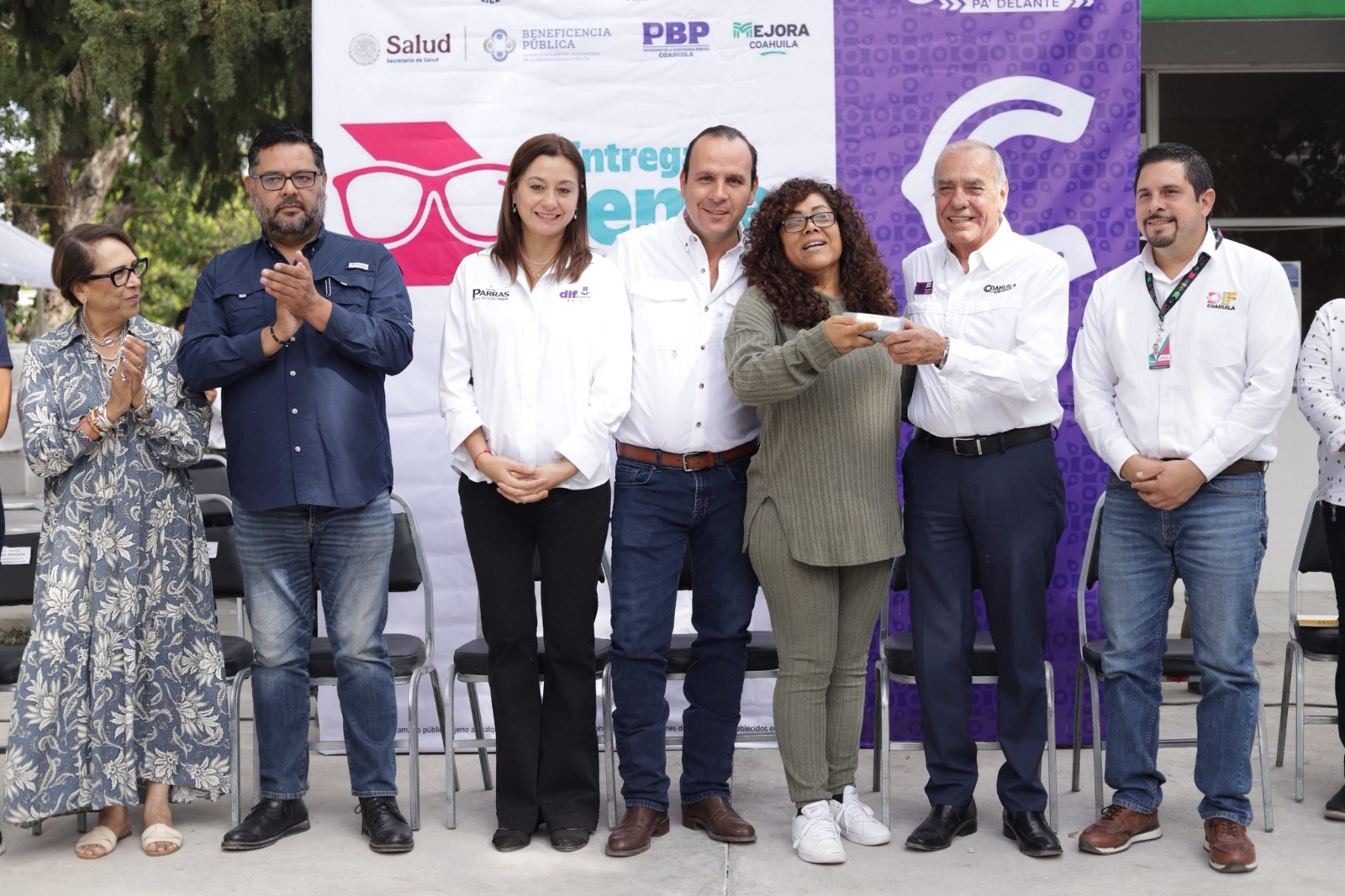 Entregan lentes gratuitos a 250 beneficiados de Parras