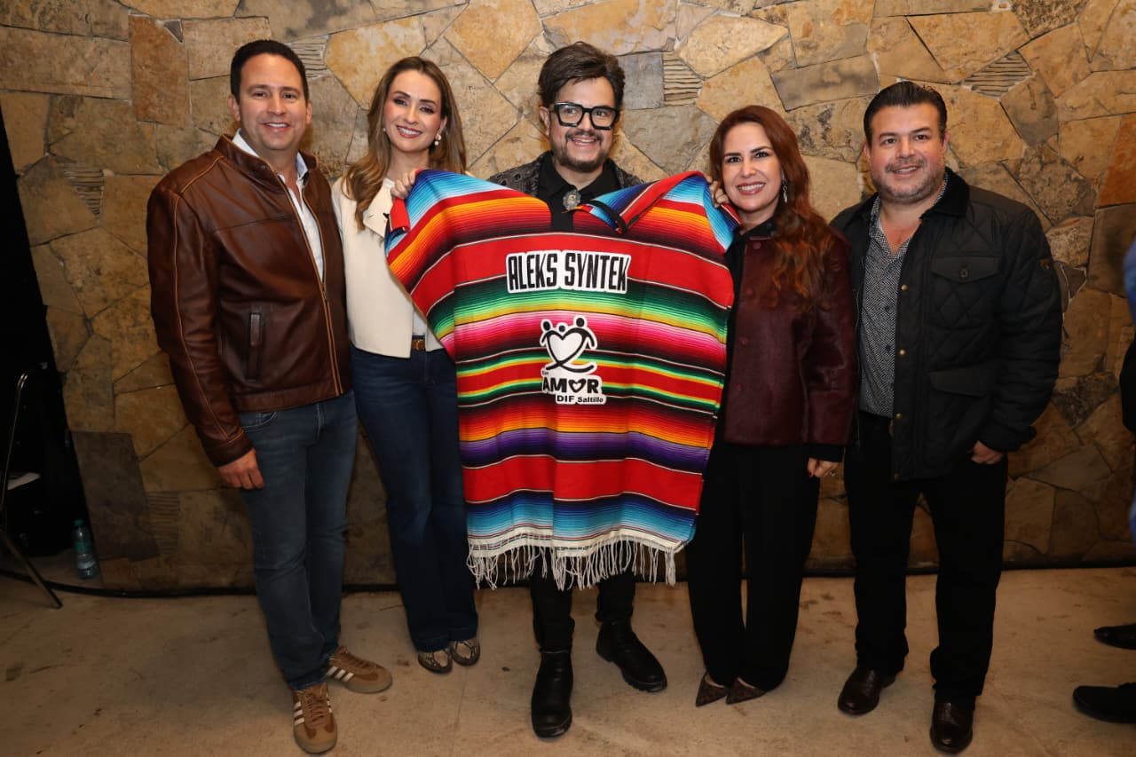 Disfrutan saltillenses de Alex Syntek y contribuyen para la adquisición de implantes cocleares