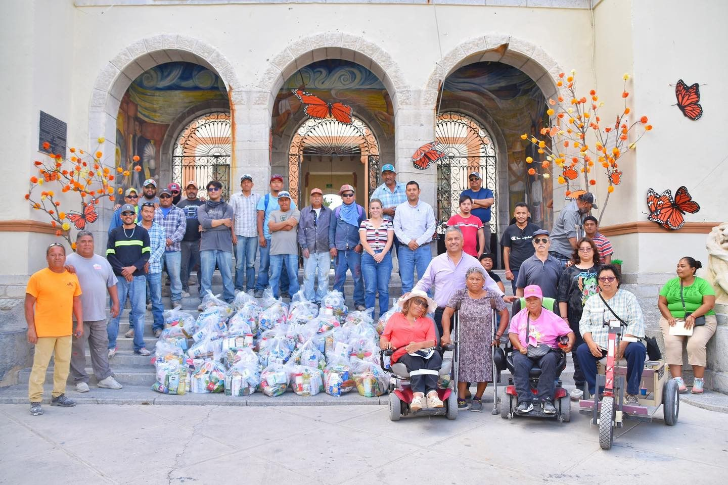 ENTREGA VÍCTOR LEIJA APOYO ALIMENTARIO A TRABAJADORES DE OBRAS PÚBLICAS Y PERSONAS CON DISCAPACIDAD