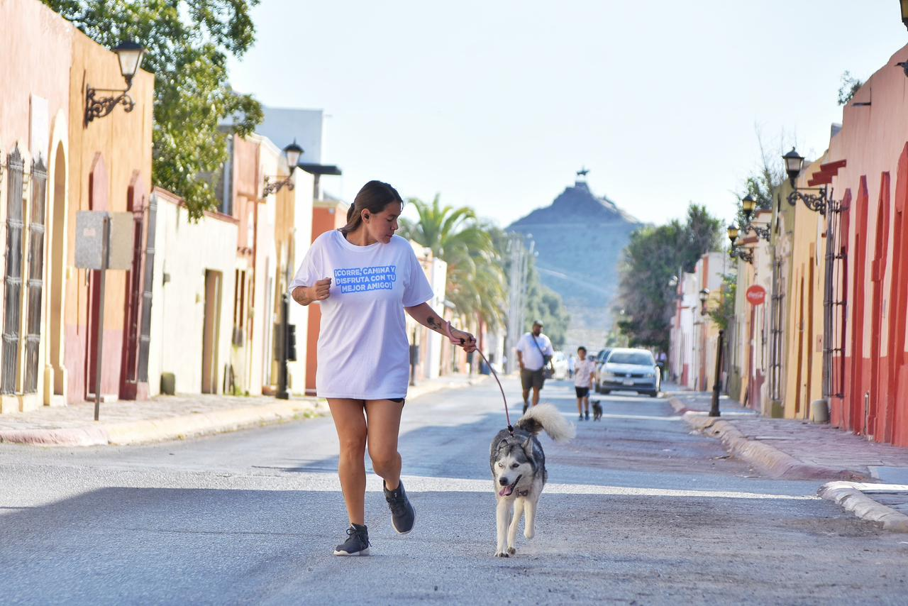 Une caminata familiar canina 3K a Cuatro Ciénegas