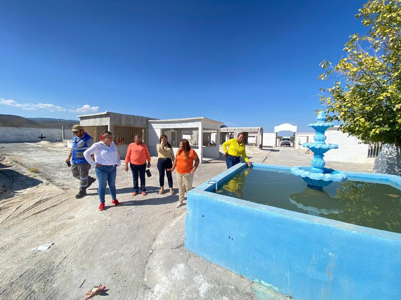 Alcaldesa Adriana Valdéz supervisa trabajos de limpieza y mejoras en el Panteón Municipal de Ocampo