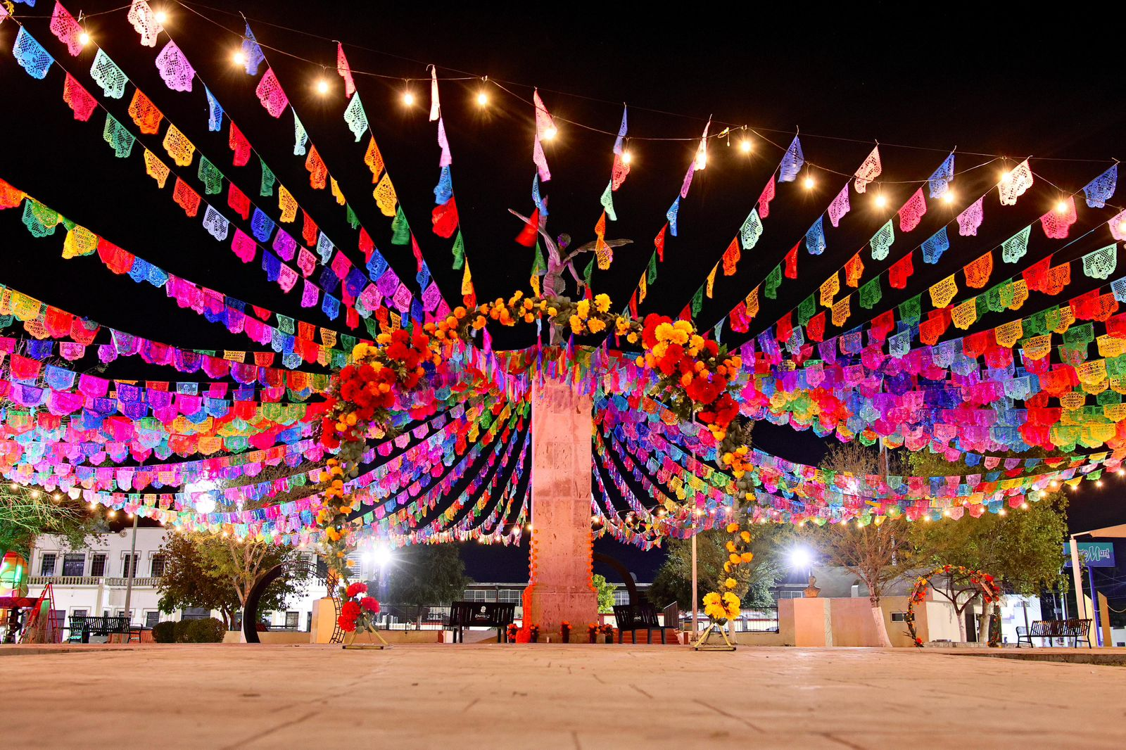 El alcalde Chano Díaz invita a celebrar el Día de los Fieles Difuntos con color, tradición y alegría en la Plaza Principal Benito Juárez