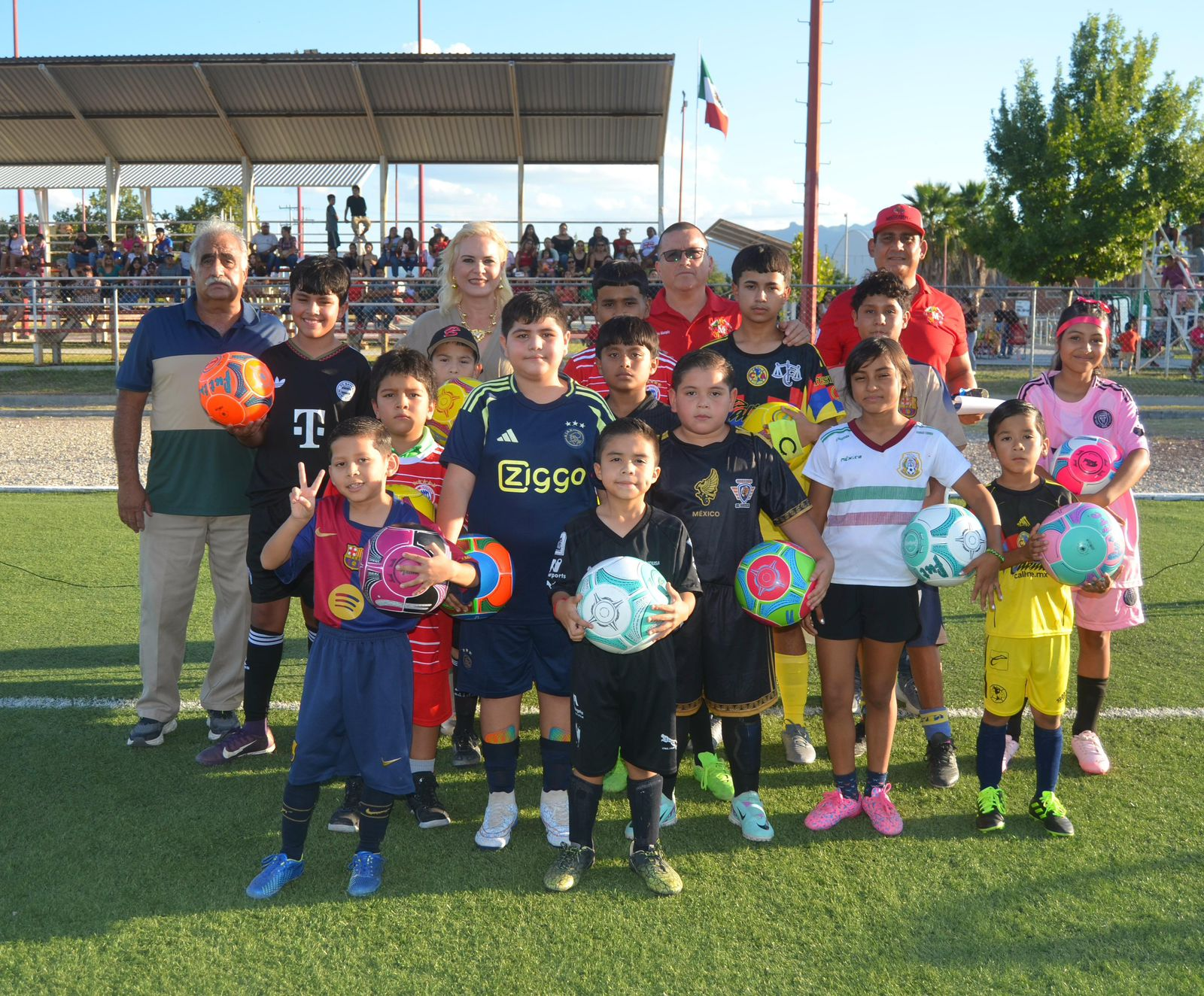 INAUGURA LAURA JIMÉNEZ TORNEO INFANTIL Y JUVENIL DE FÚTBOL EN MÚZQUIZ