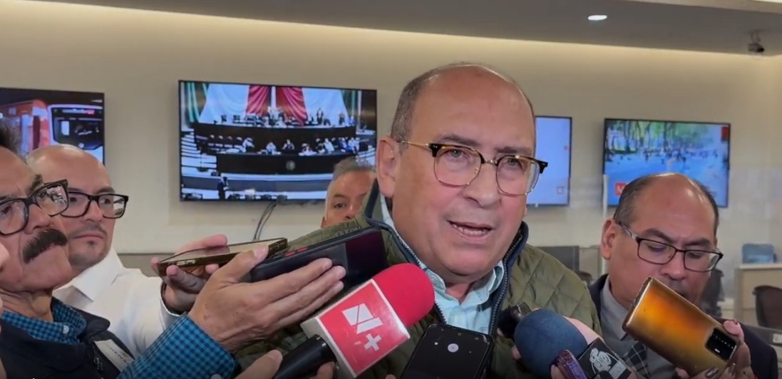 Moreira acusa a Morena de meter porros» a la Cámara